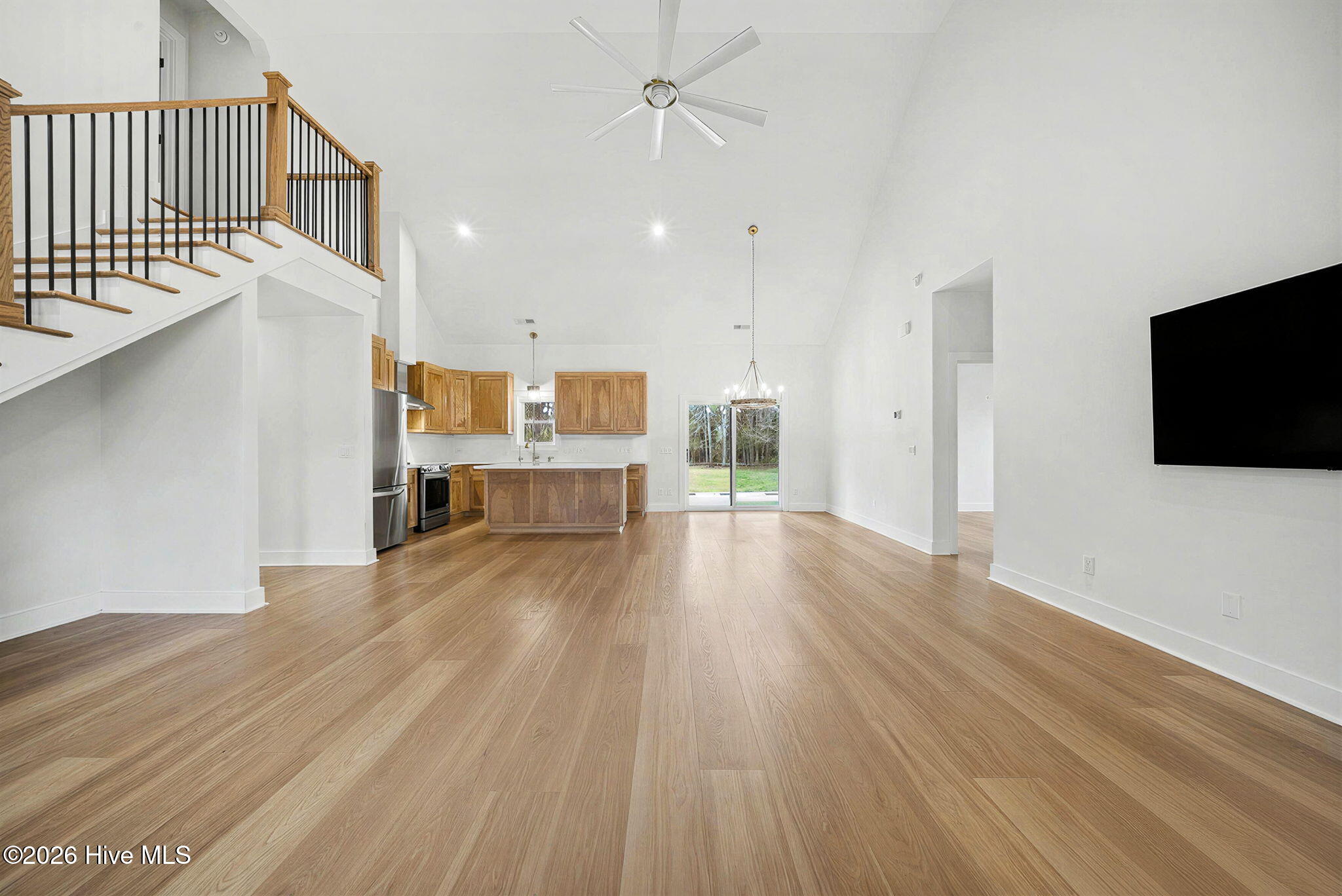 100563489 | Photo 10