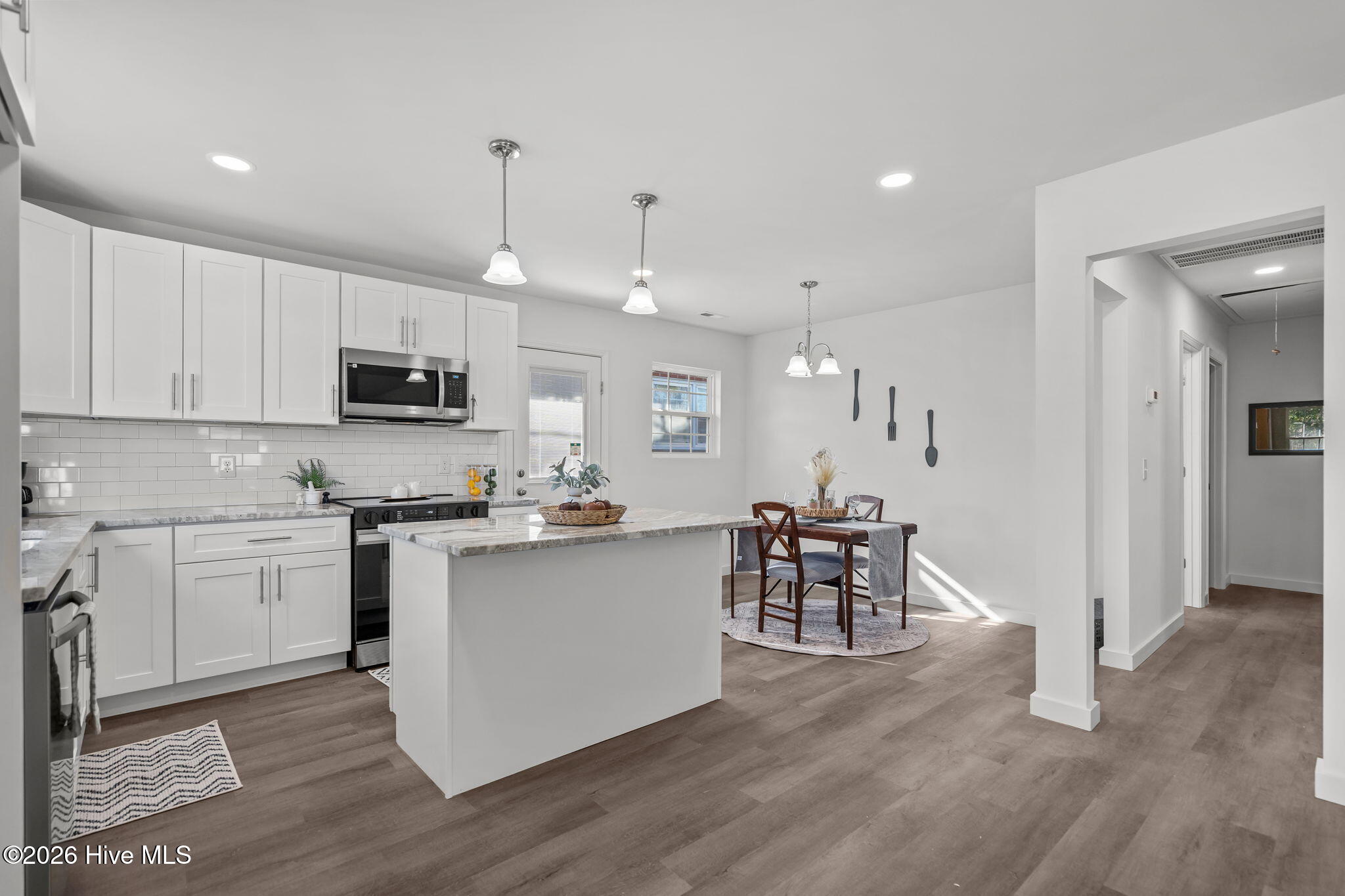 100550477 | Photo 27