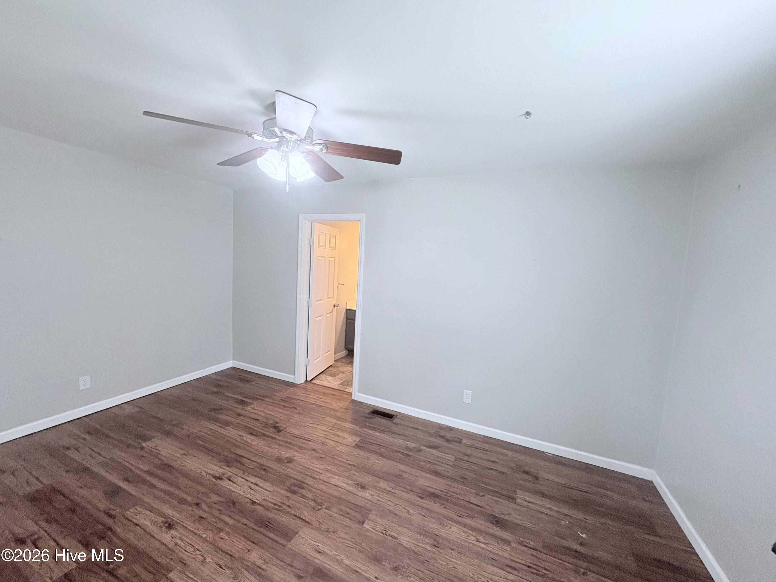 100566369 | Photo 40