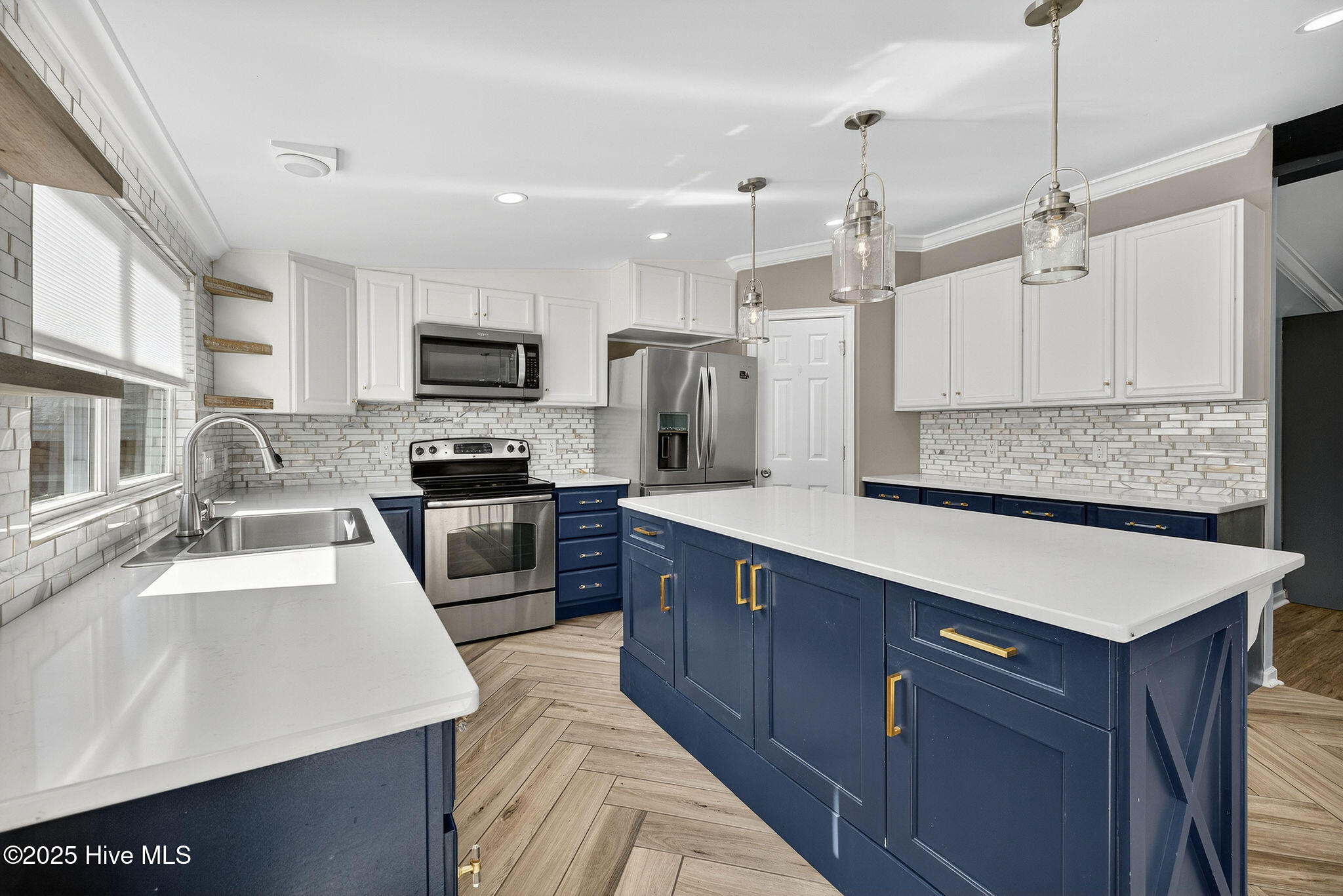 100540799 | Photo 14