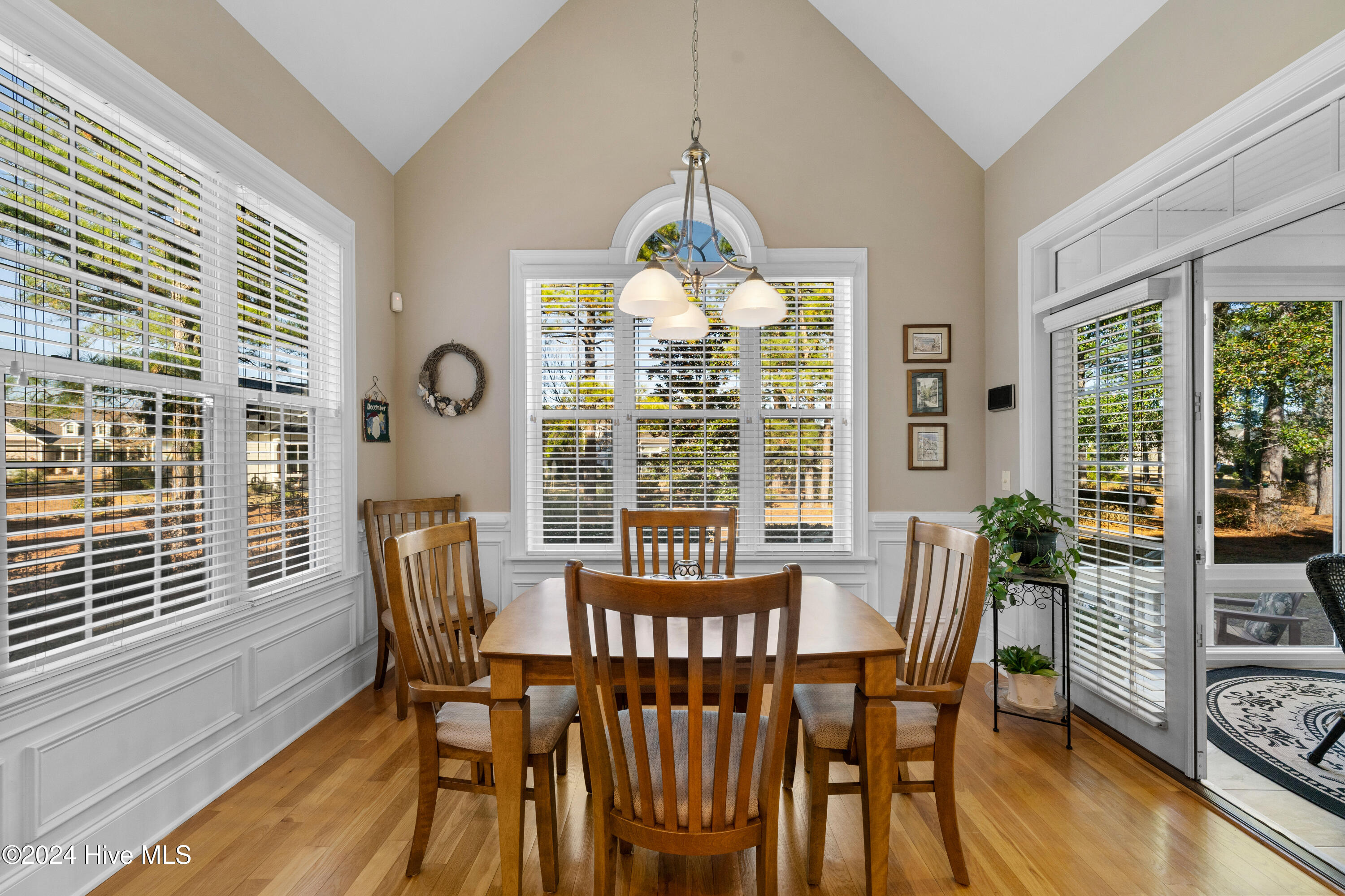 100480816 | Photo 14