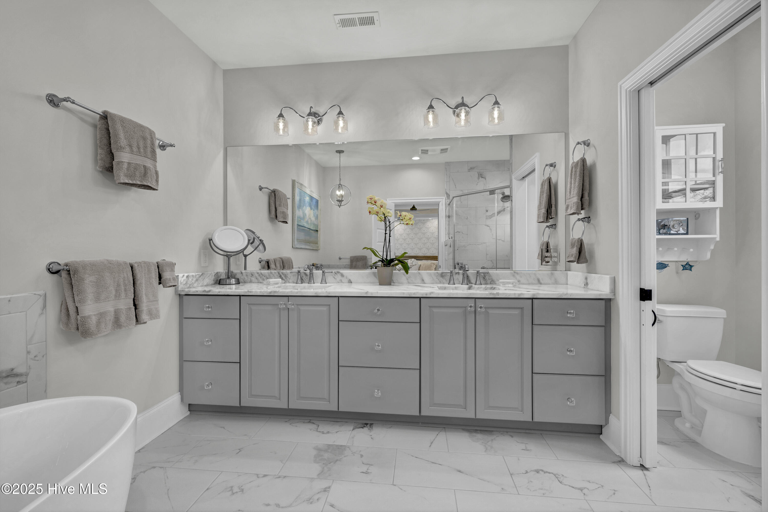 100557399 | Photo 36