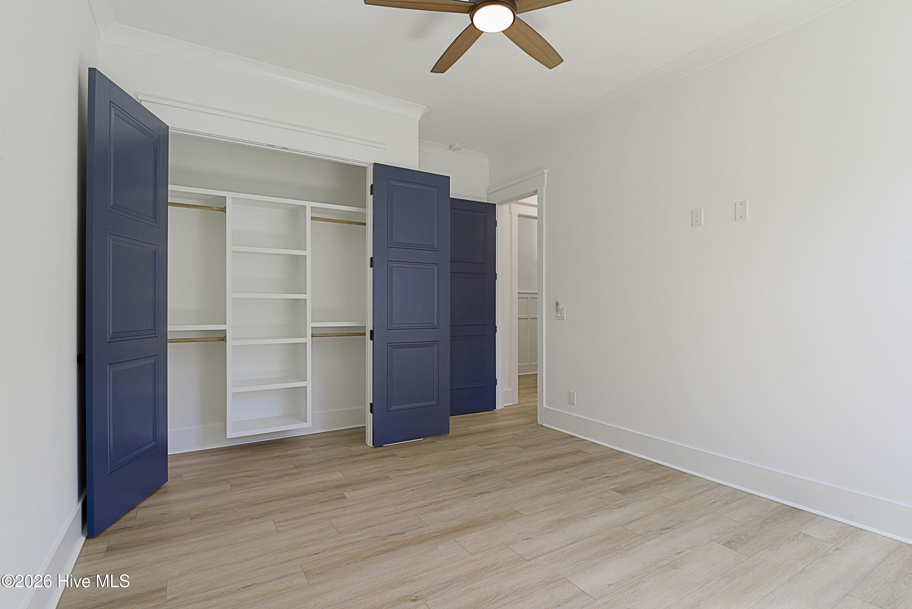 100563417 | Photo 17