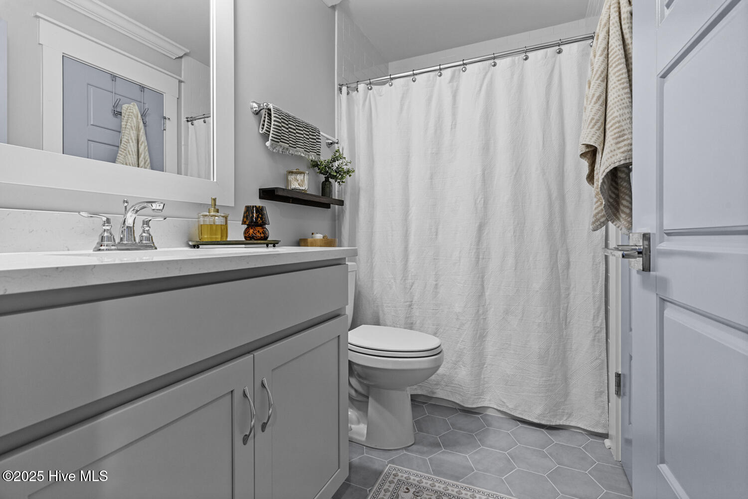 100545197 | Photo 45