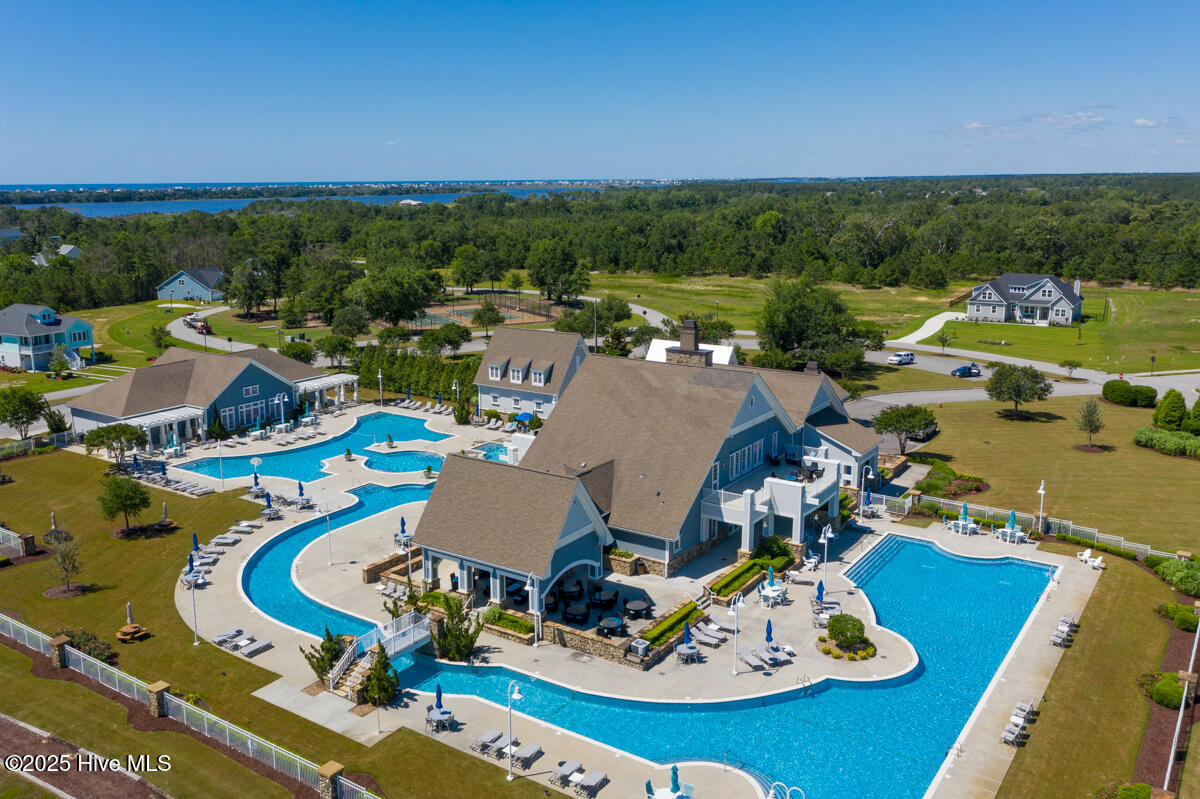 100537185 | Photo 45