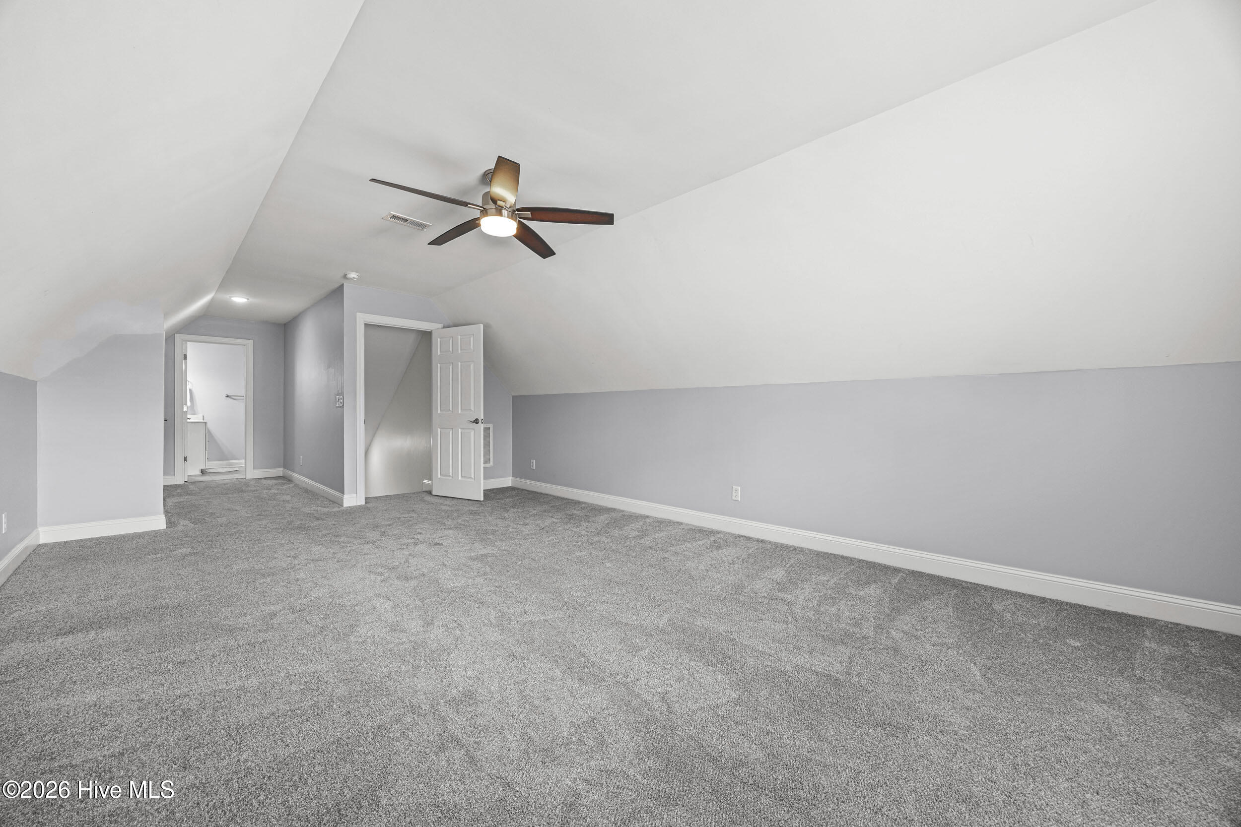 100550932 | Photo 44