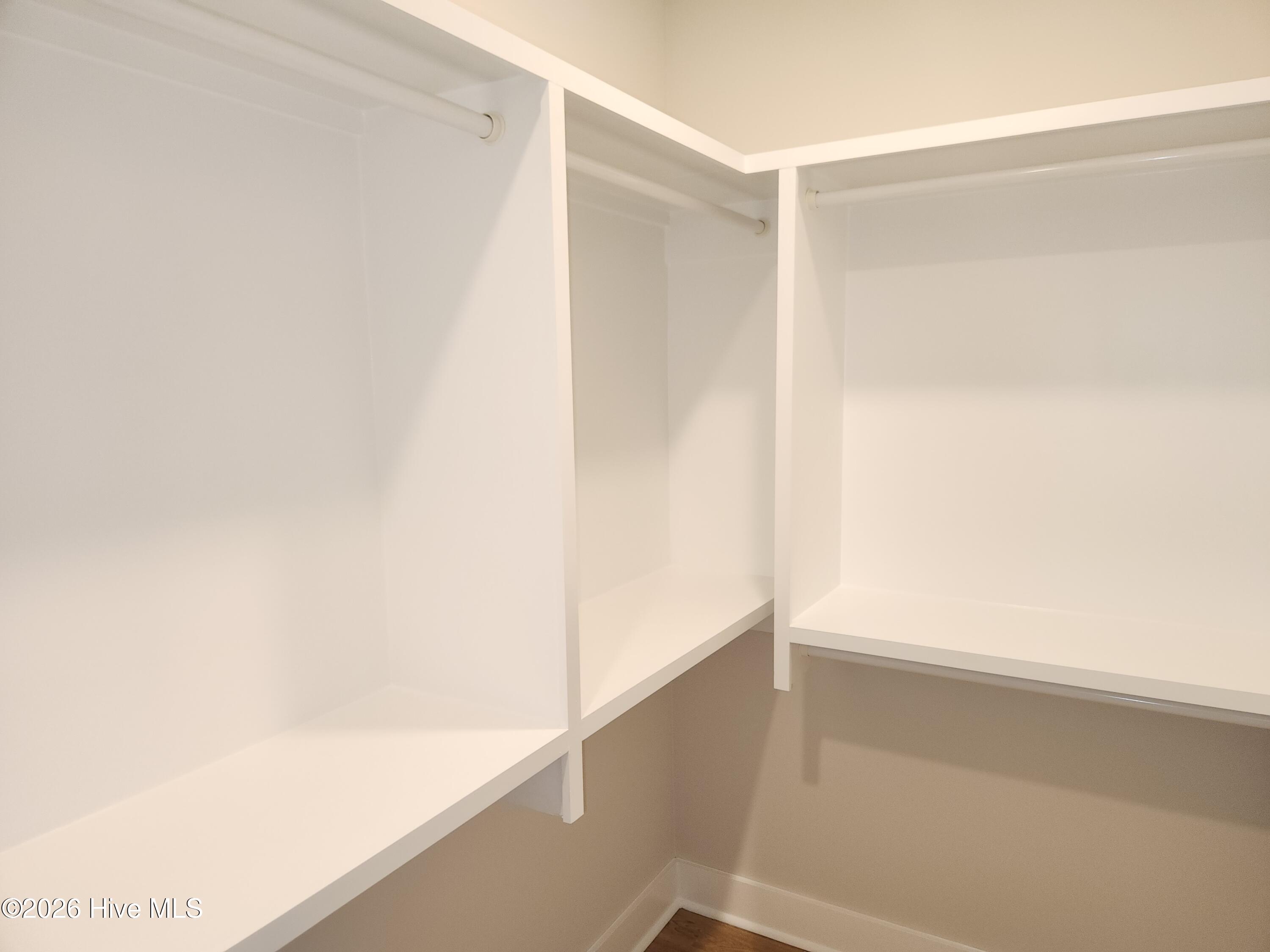 100567730 | Photo 37