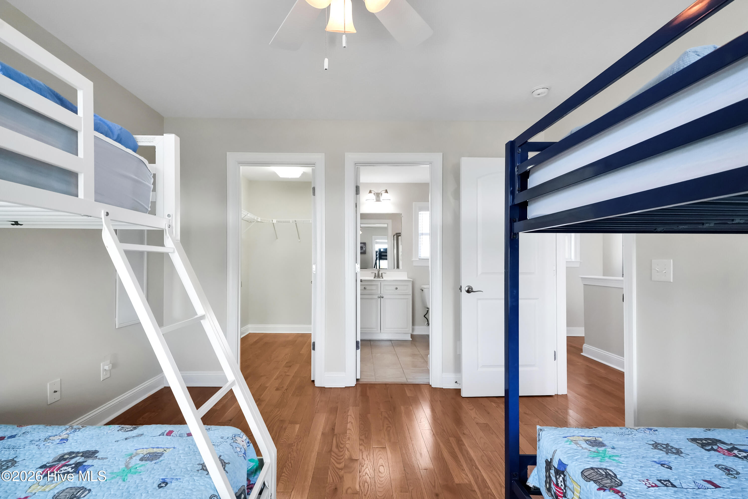 100559686 | Photo 35