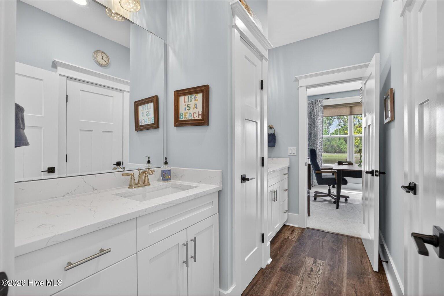 100566266 | Photo 46