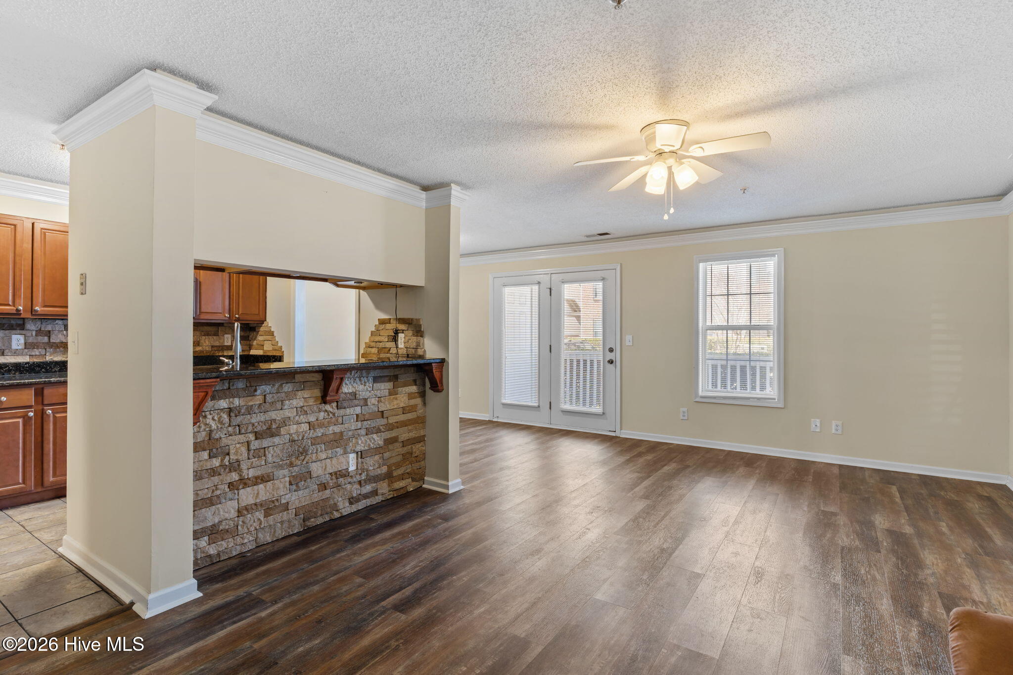 100560548 | Photo 12