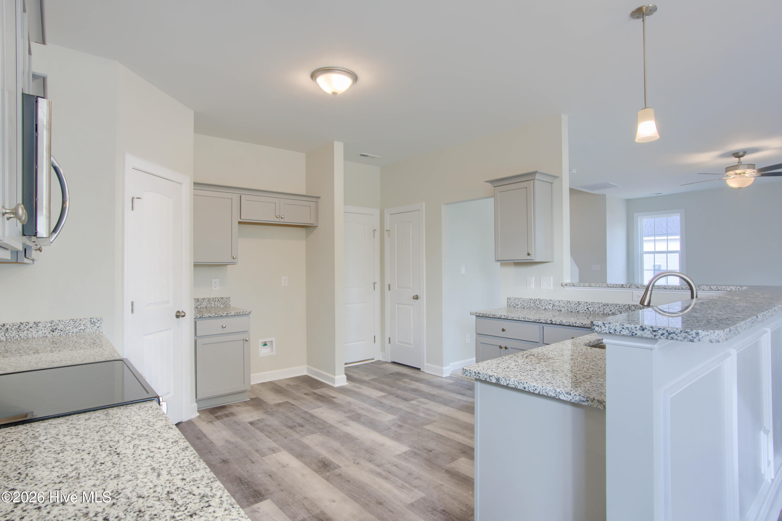 100527723 | Photo 11