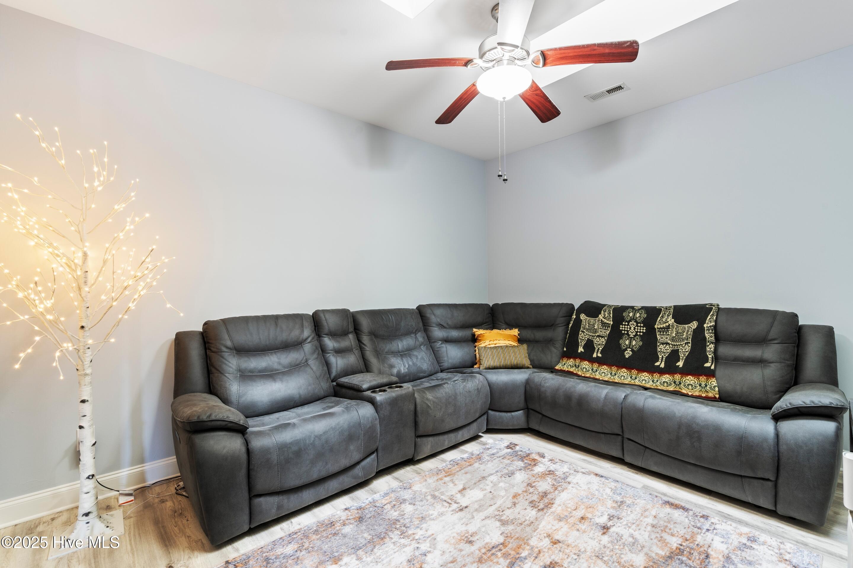 100541104 | Photo 34