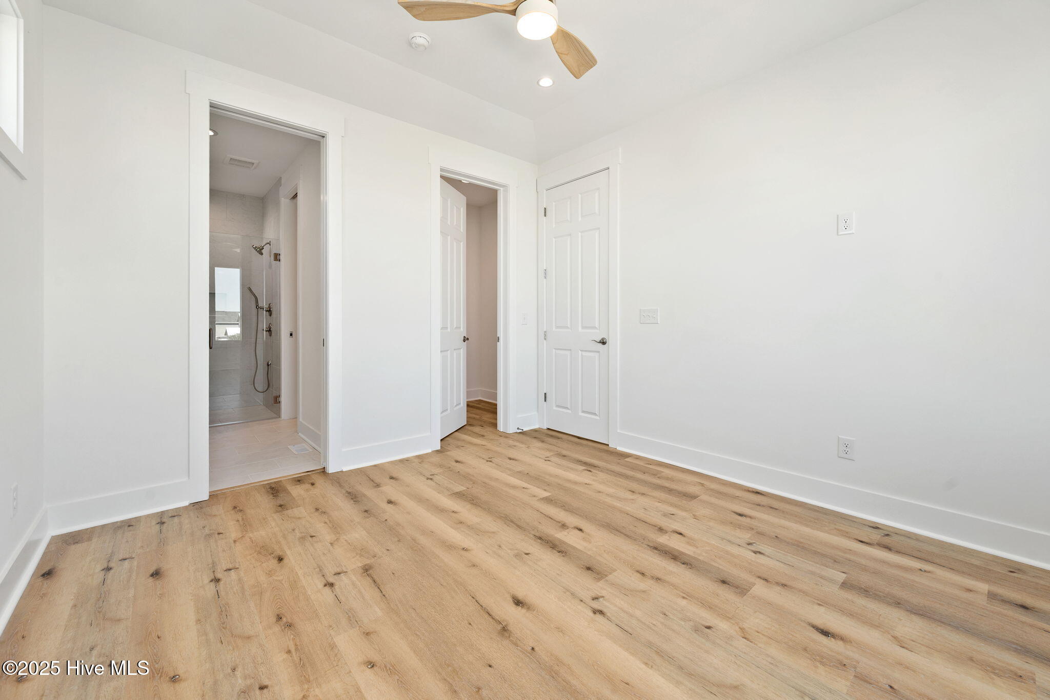 100525403 | Photo 21