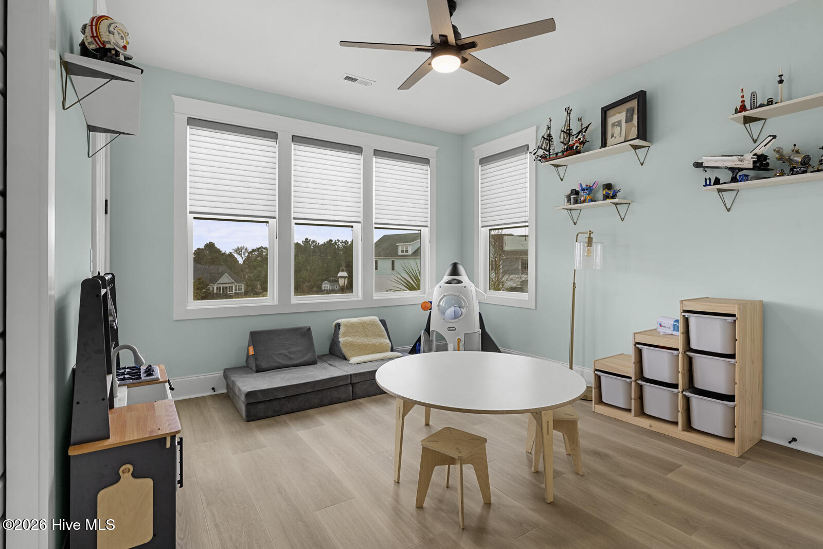 100557738 | Photo 24