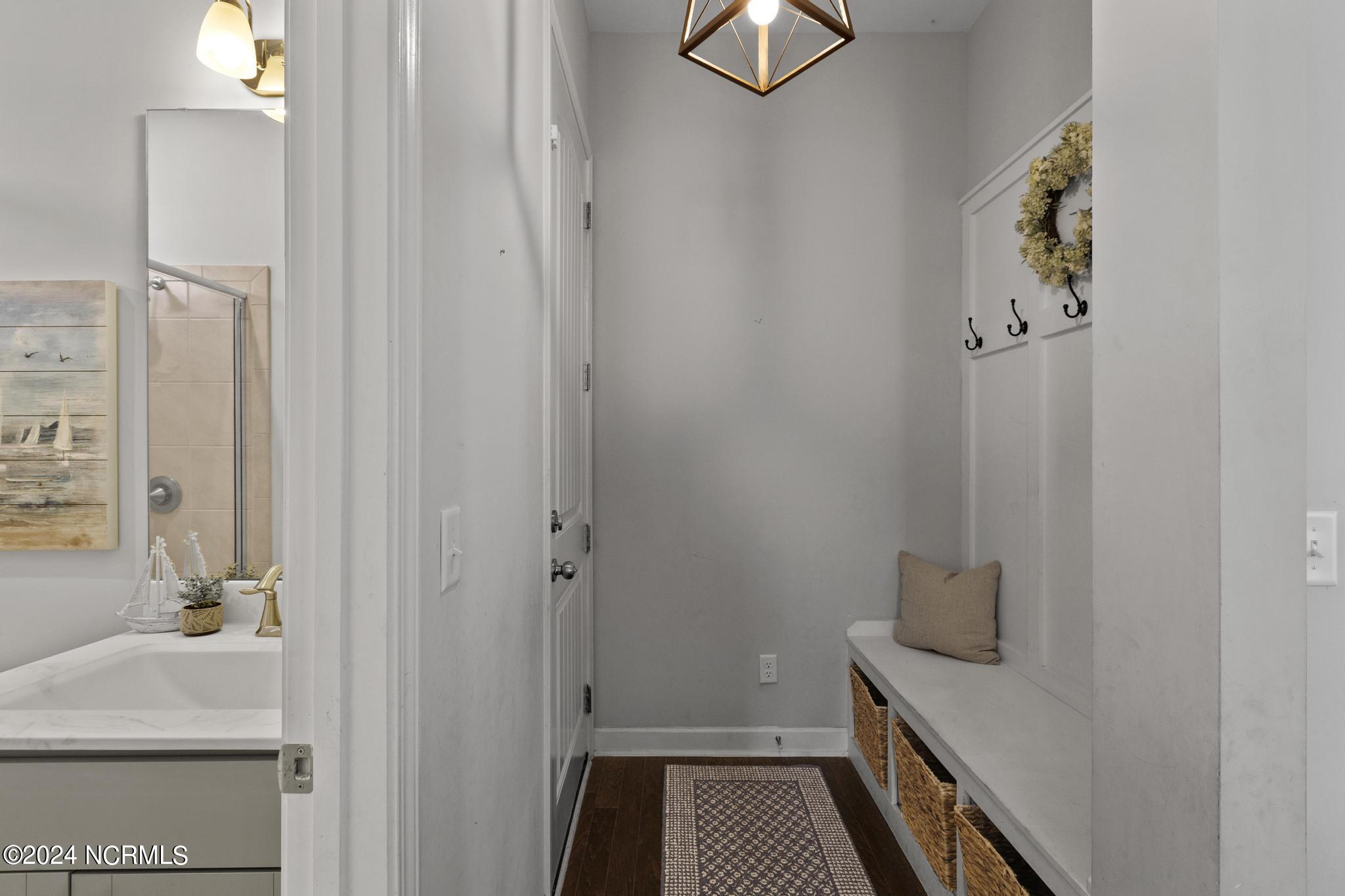 100567760 | Photo 21