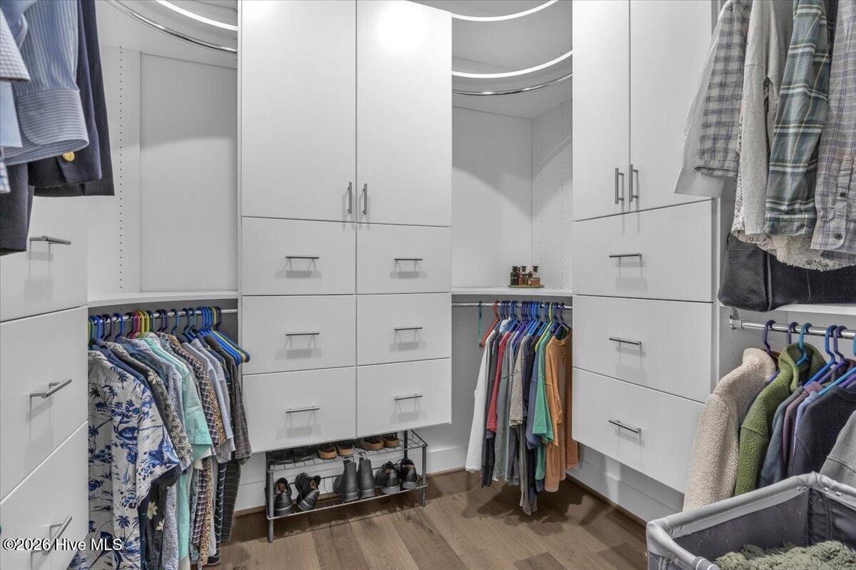 100552703 | Photo 27