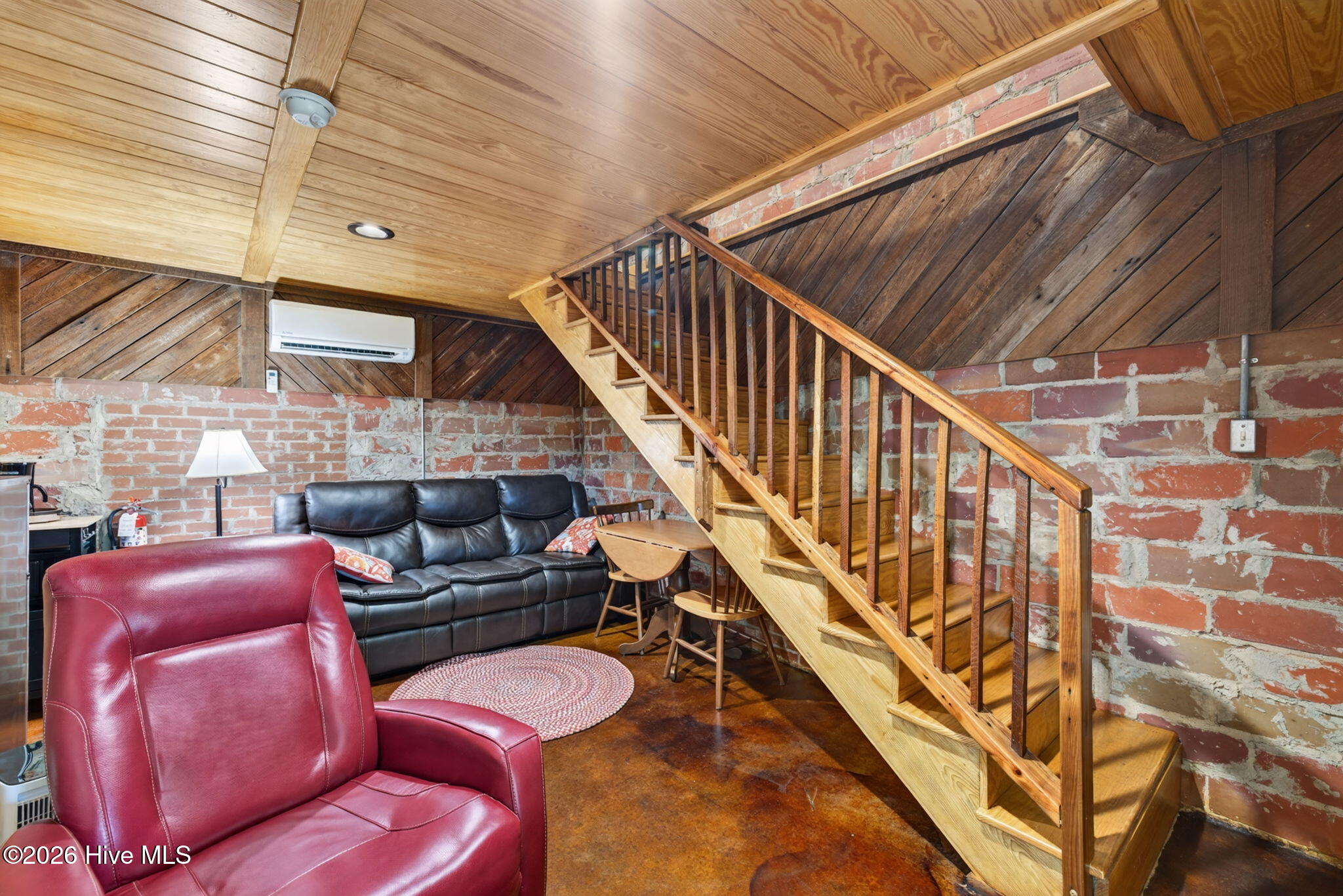 inside the Tobacco Barn airbnb