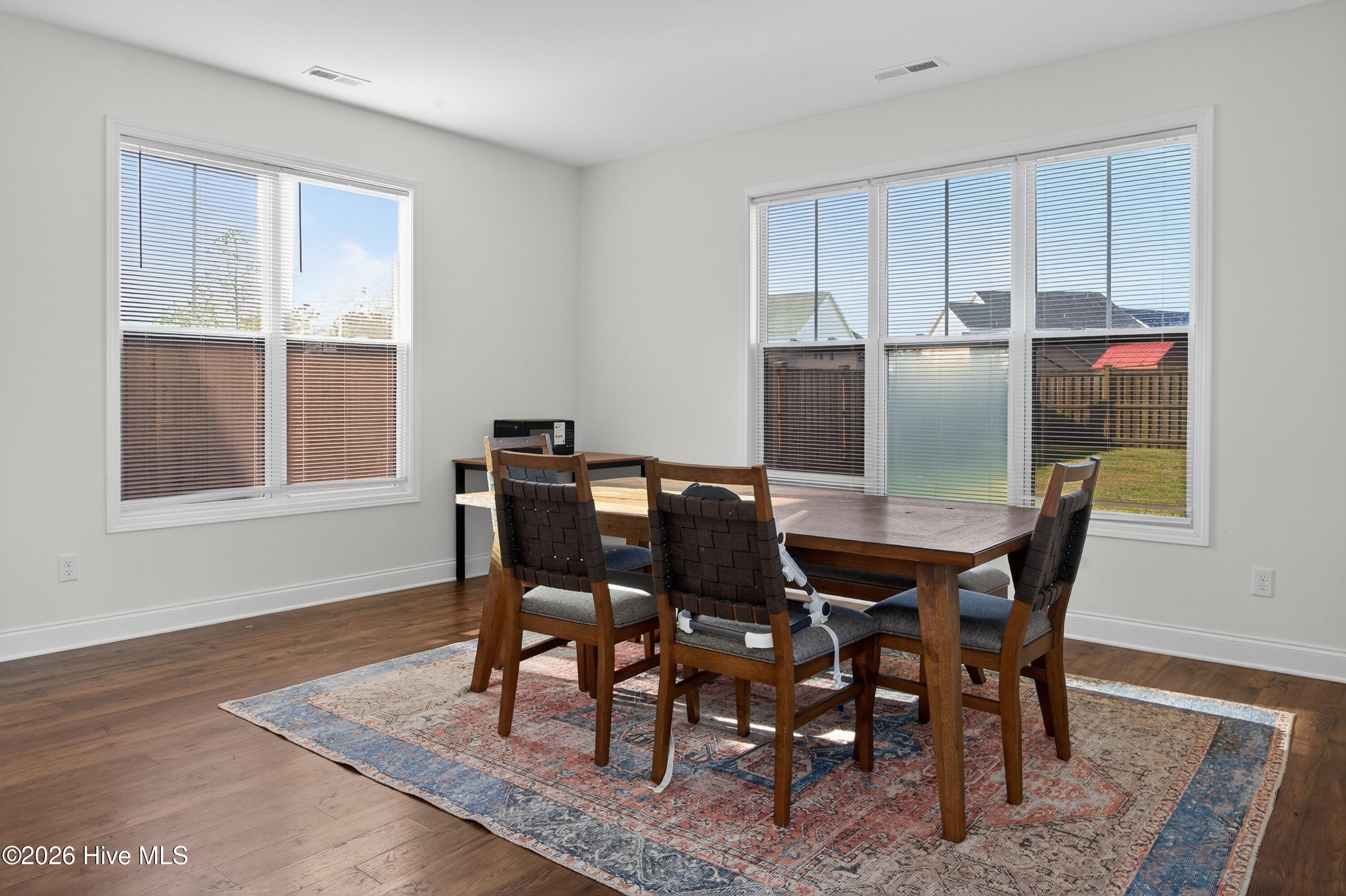 100565414 | Photo 19