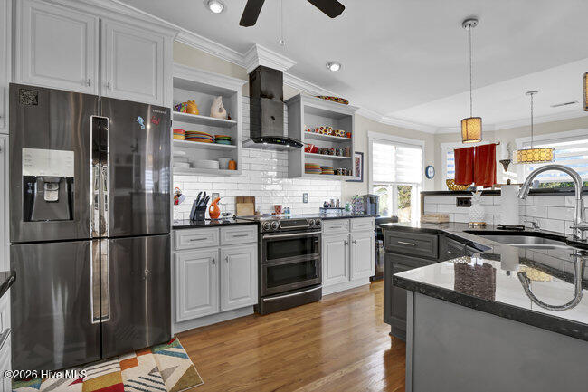 100552893 | Photo 23