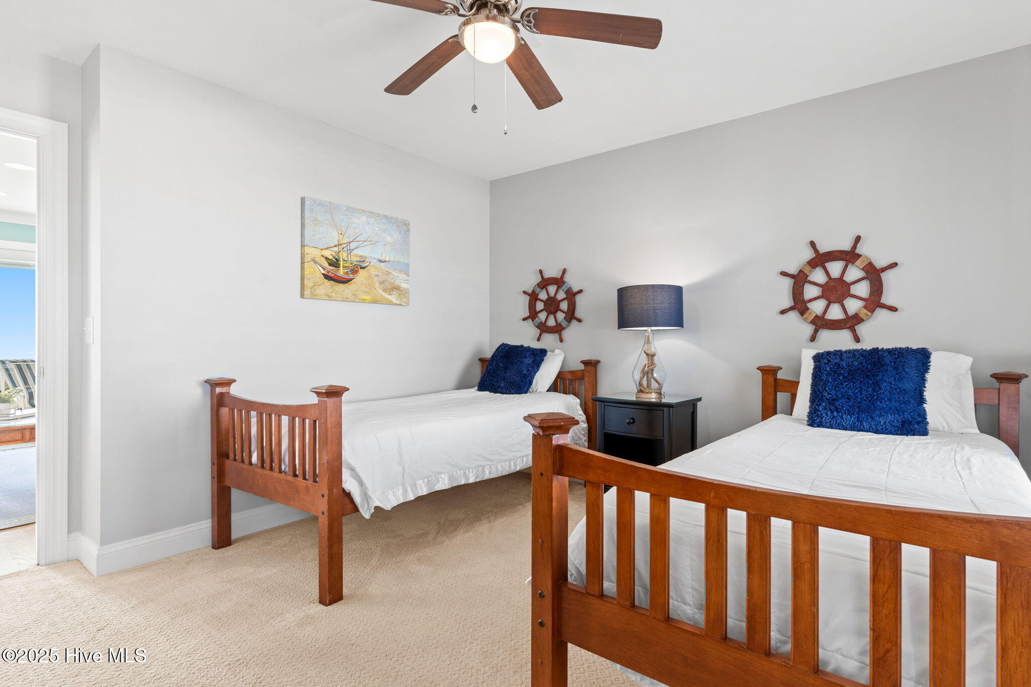 100542576 | Photo 64