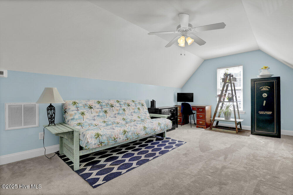 100532845 | Photo 28