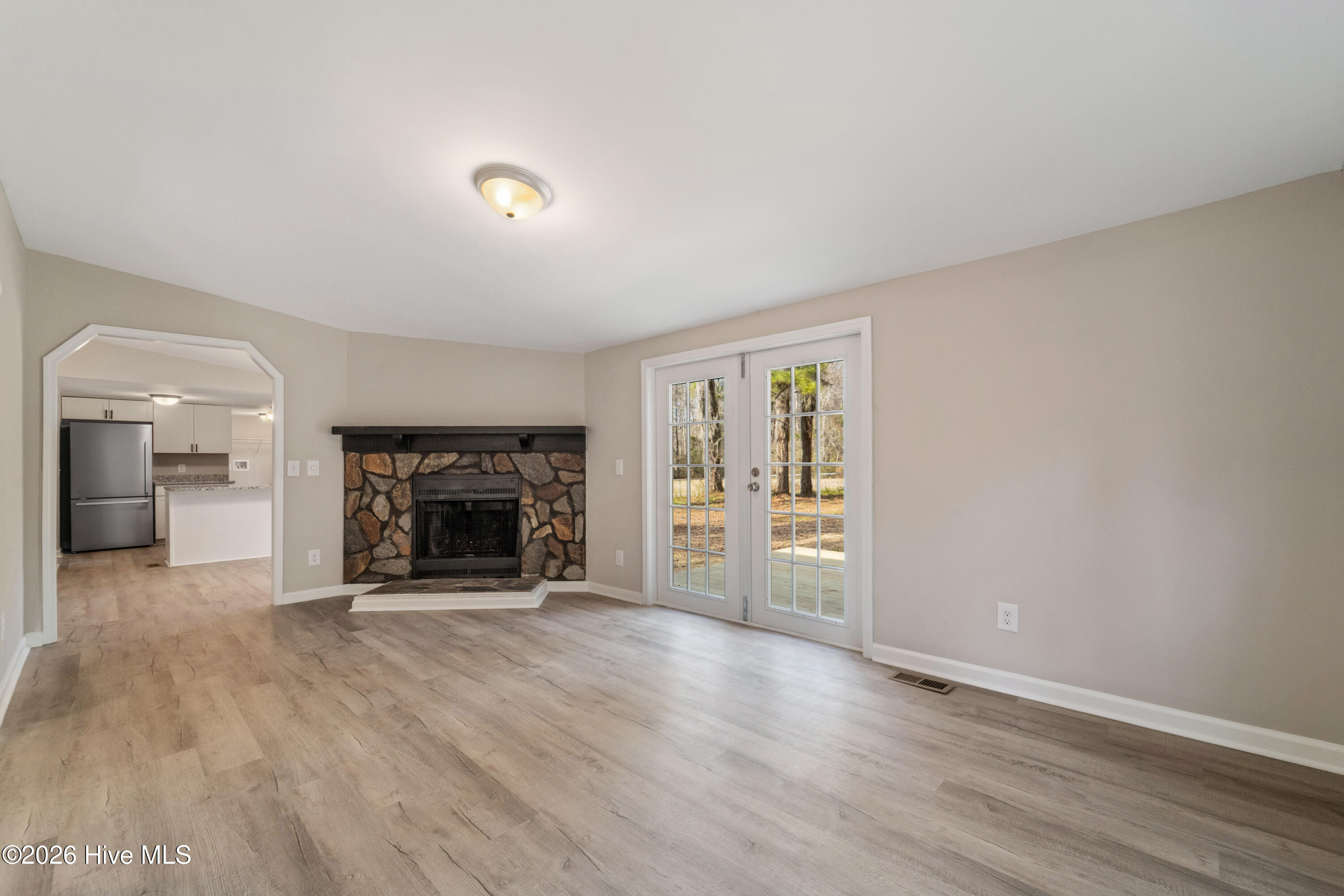 100550978 | Photo 19