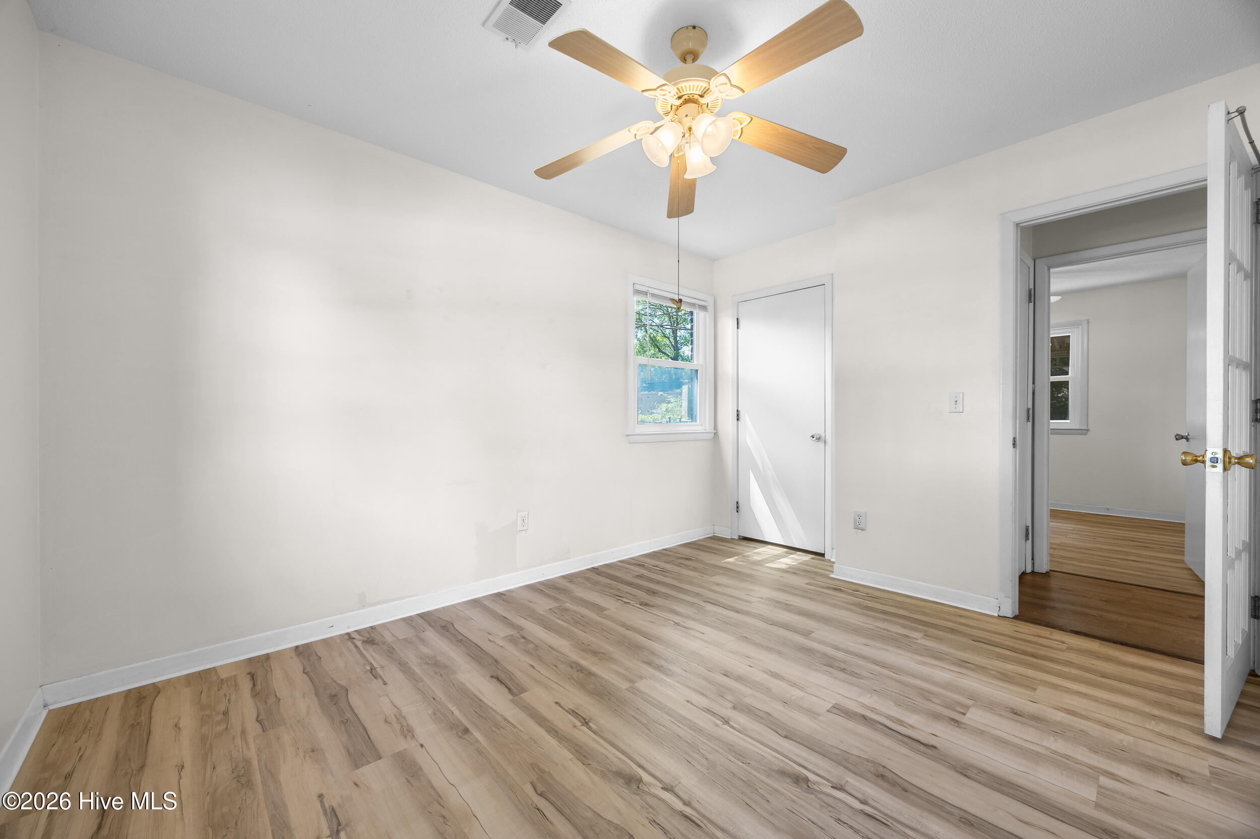 100569025 | Photo 29