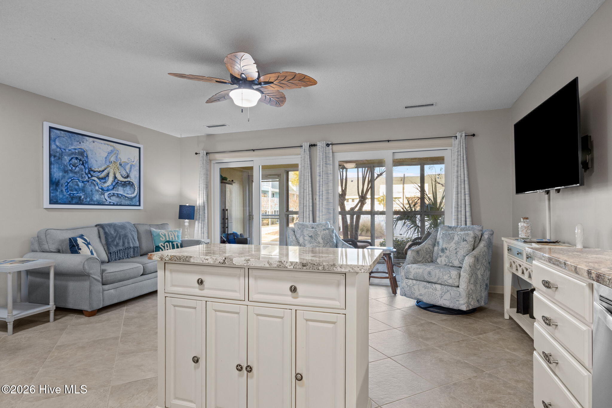 100550312 | Photo 21