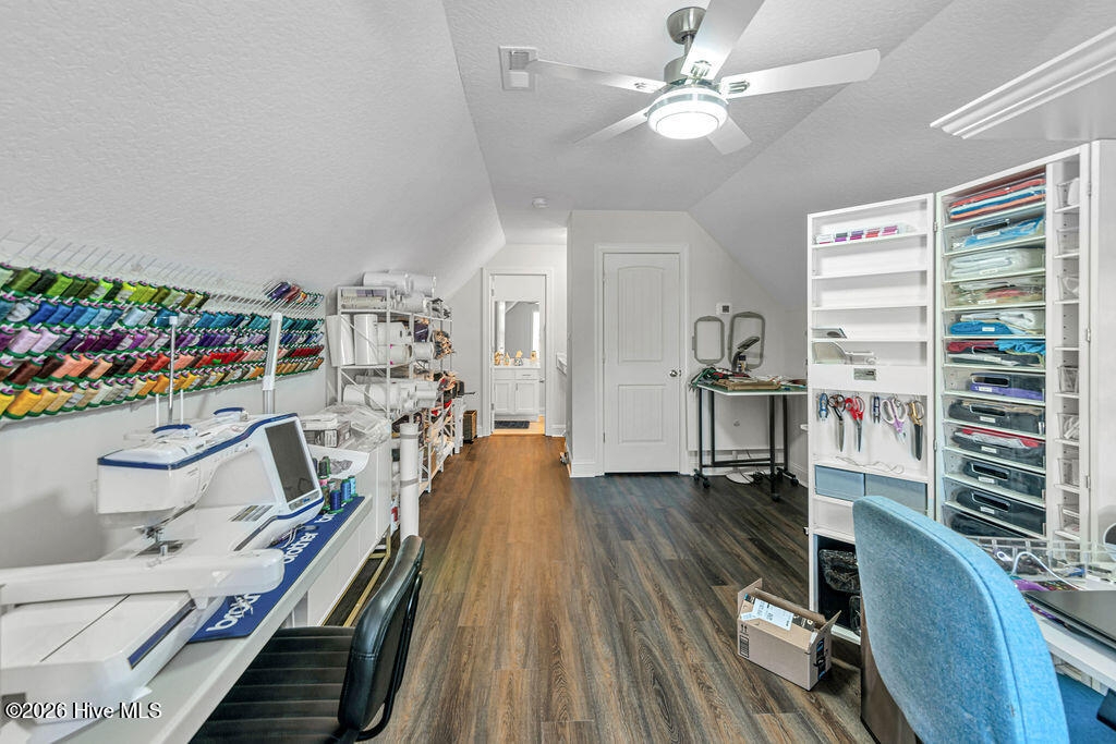 100549970 | Photo 45