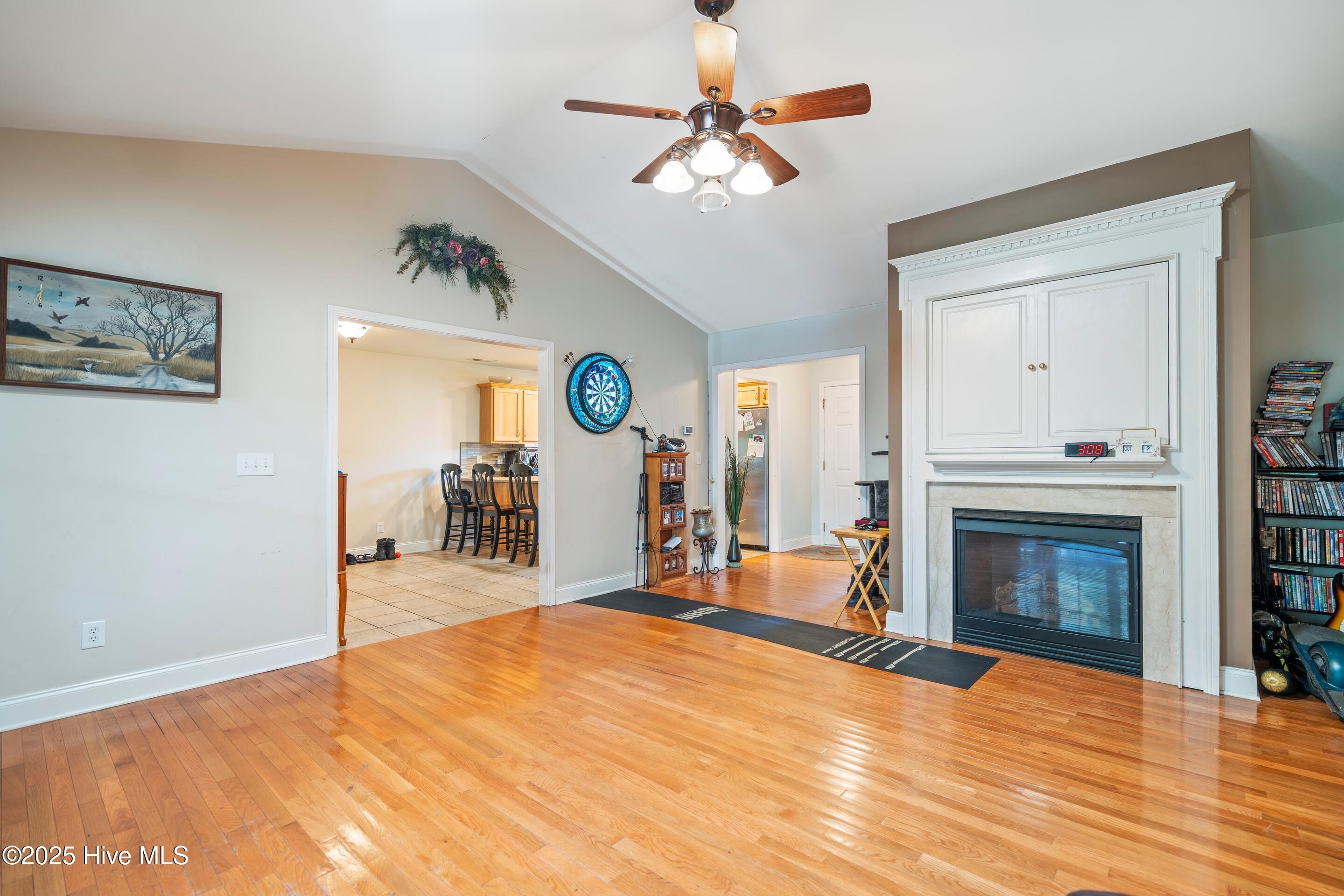 100534371 | Photo 10