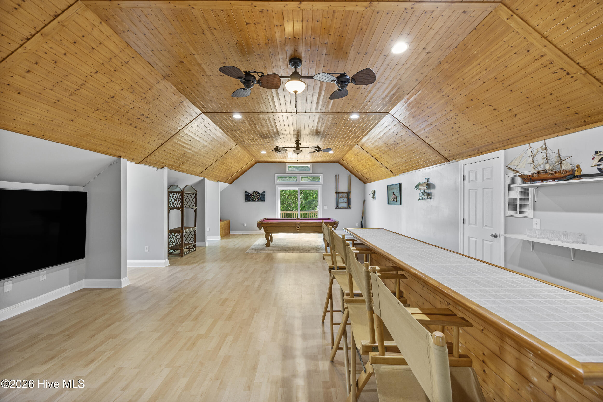 100569506 | Photo 41