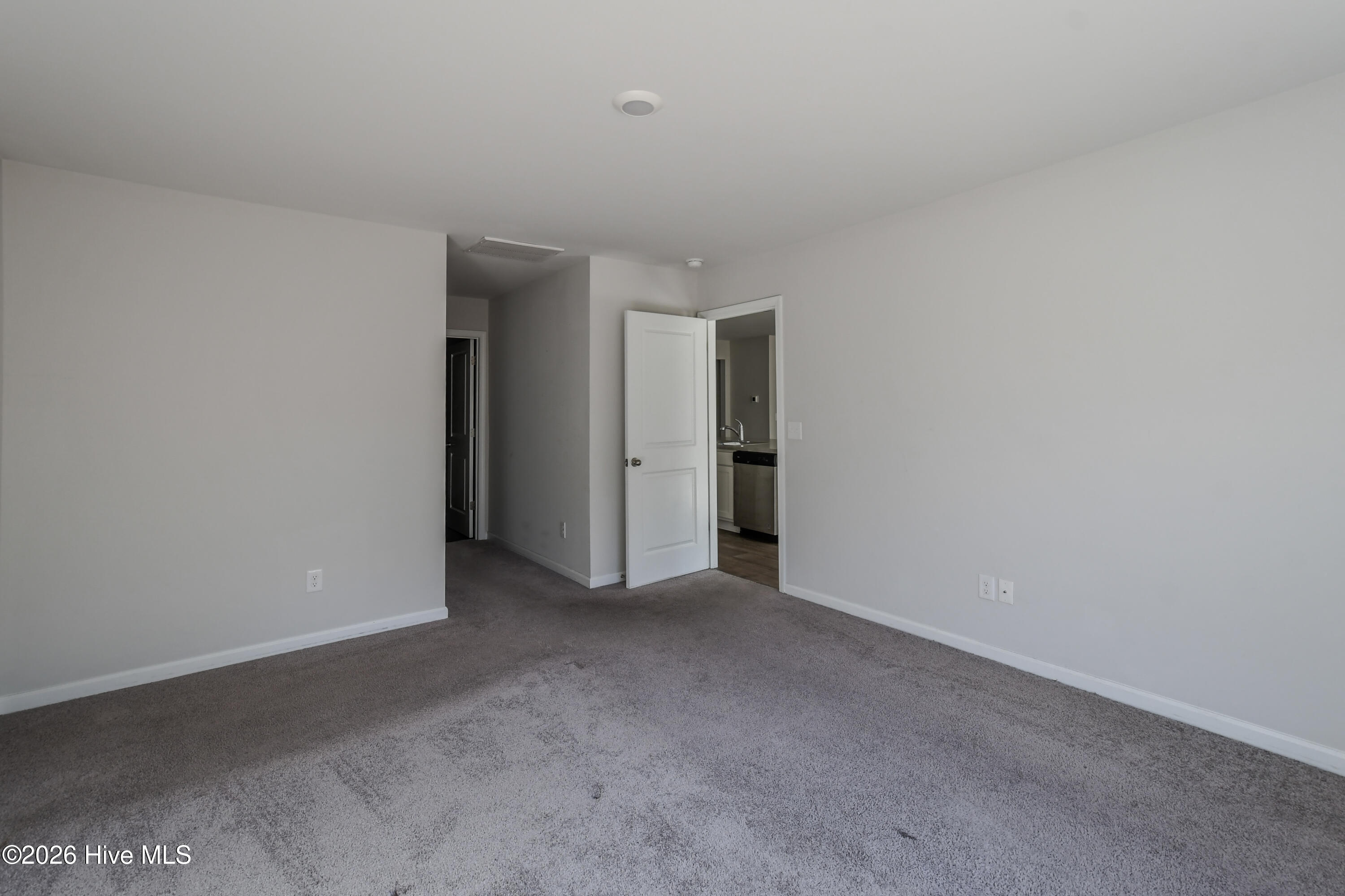 100550996 | Photo 12