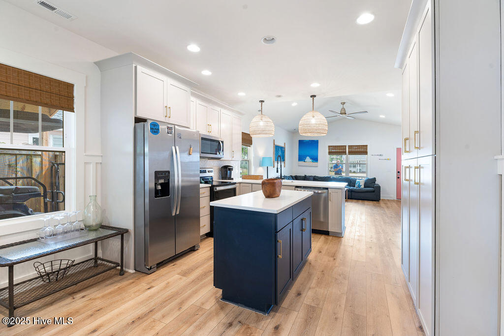 100550551 | Photo 11