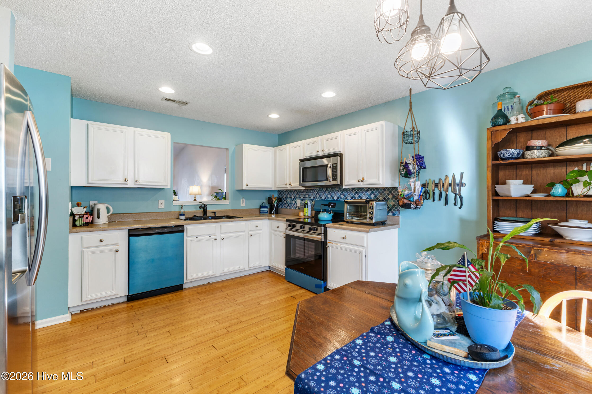 100549316 | Photo 10