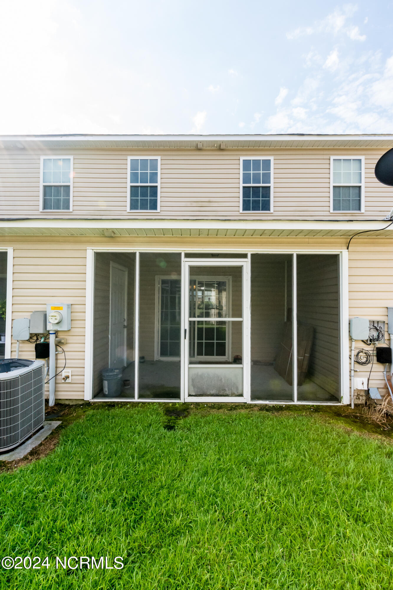 100560057 | Photo 15