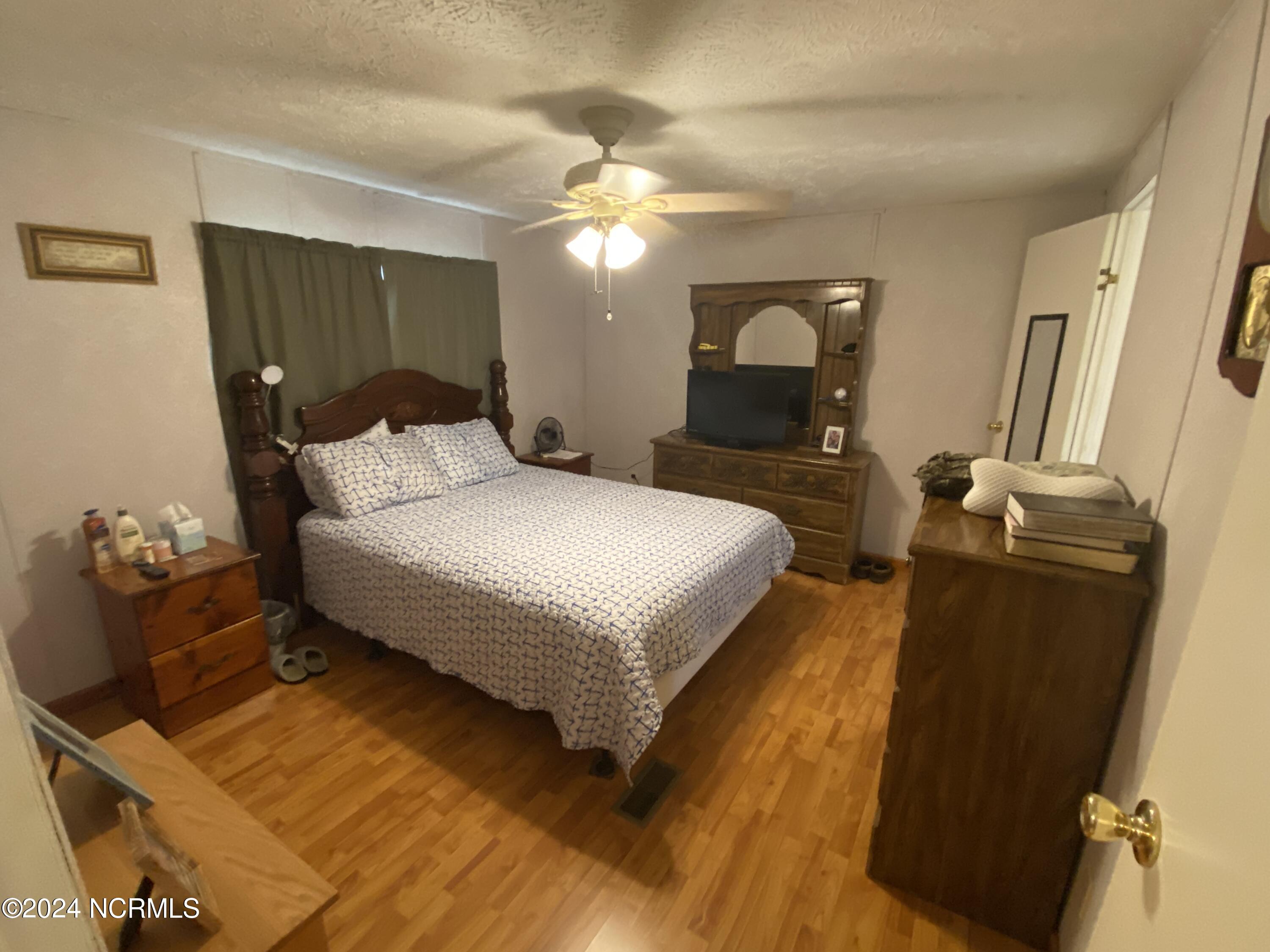 100460932 | Photo 18