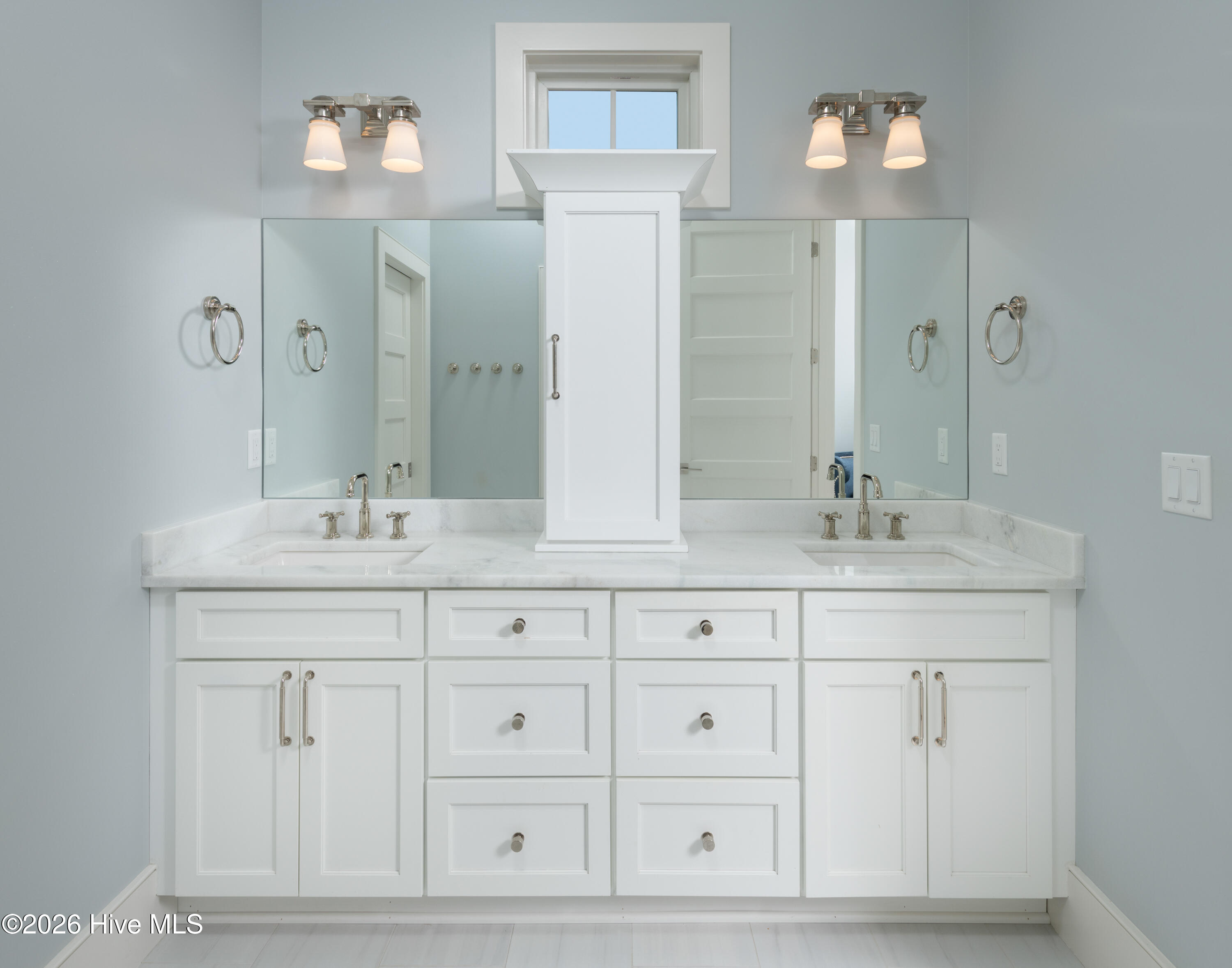 100553273 | Photo 22