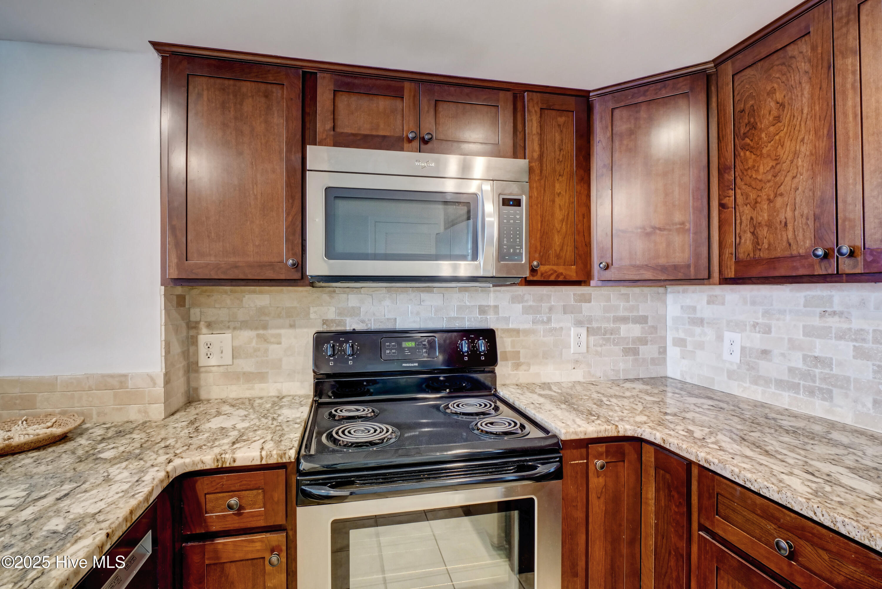 100521278 | Photo 13