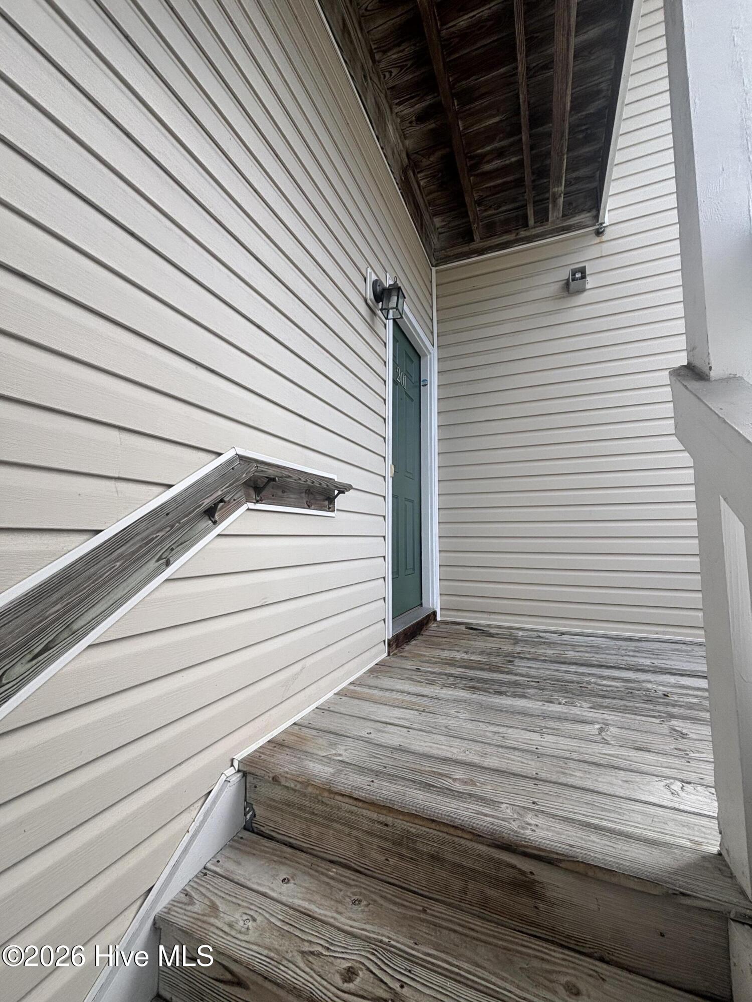 100548936 | Photo 15