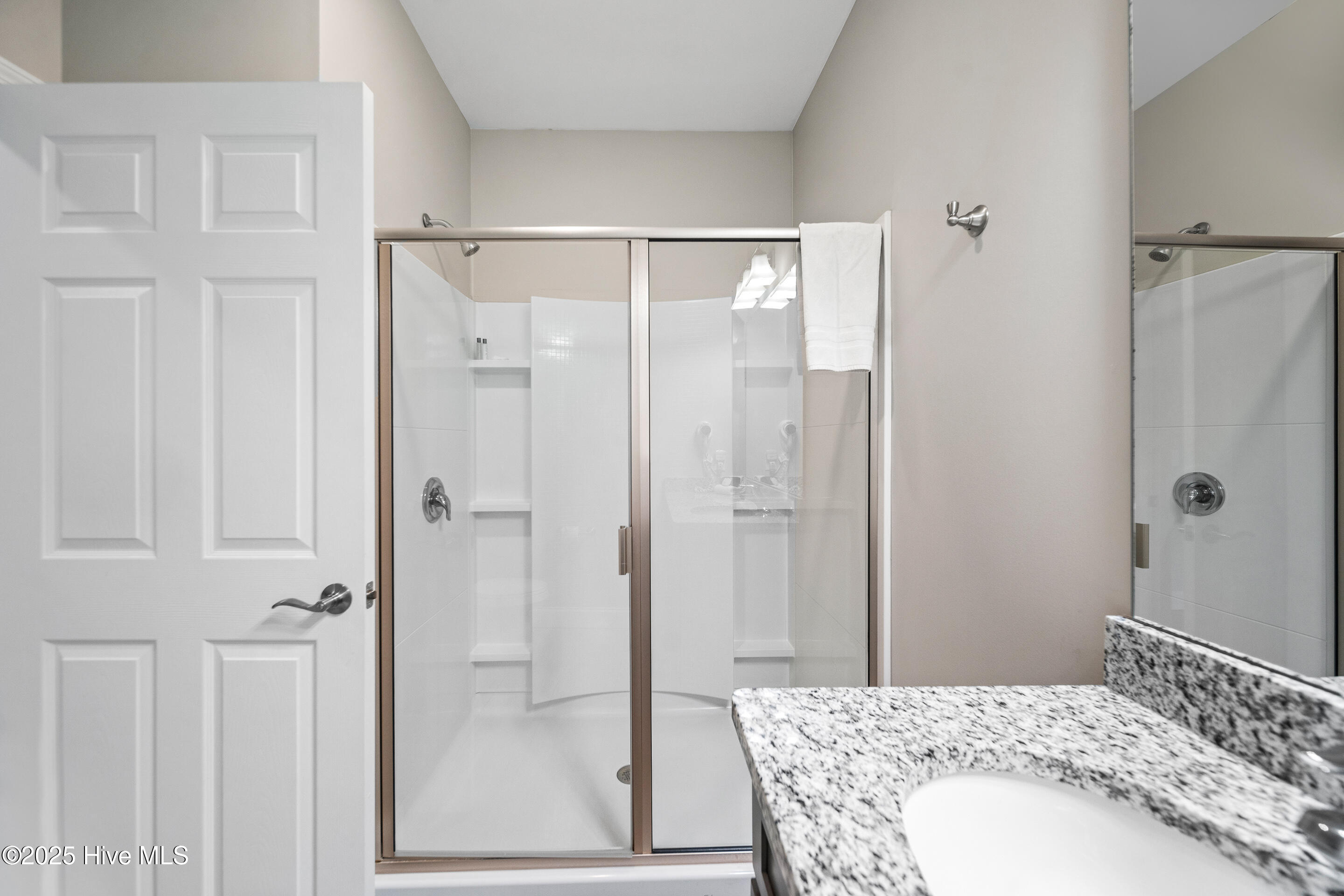 100491053 | Photo 17