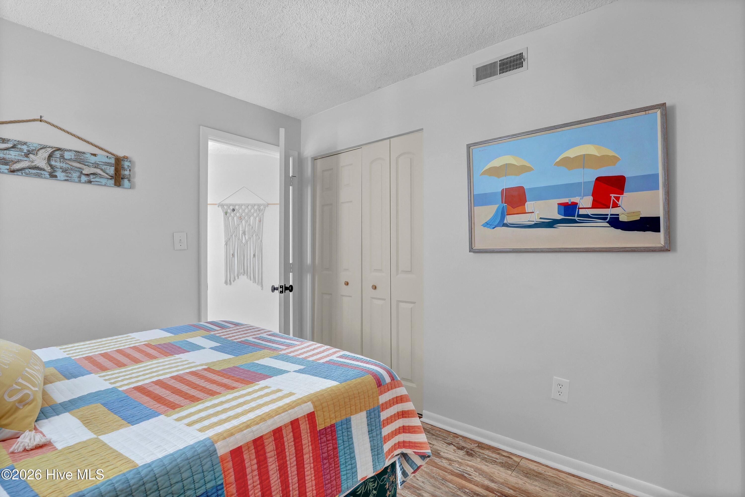 100565249 | Photo 19