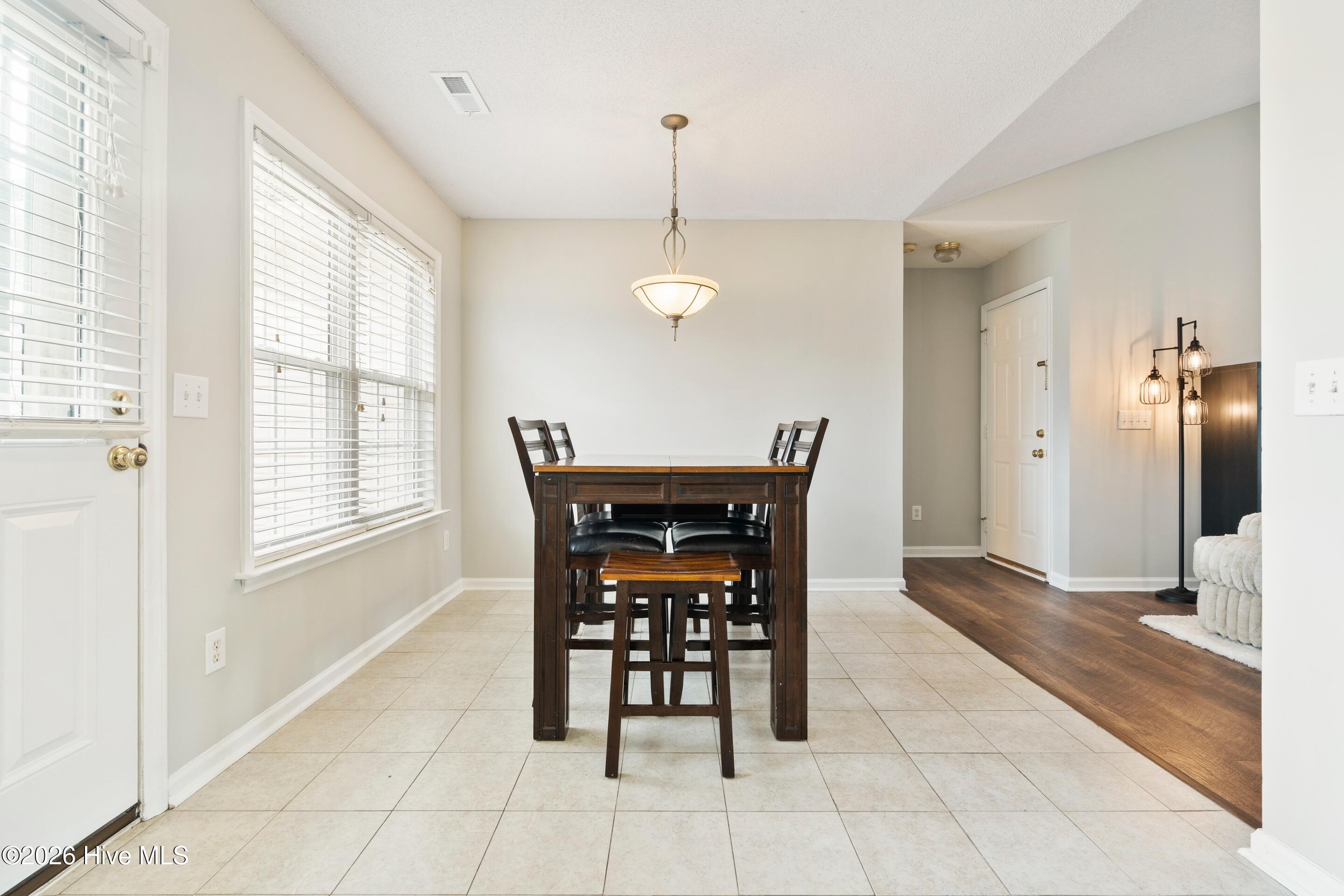 100547828 | Photo 16