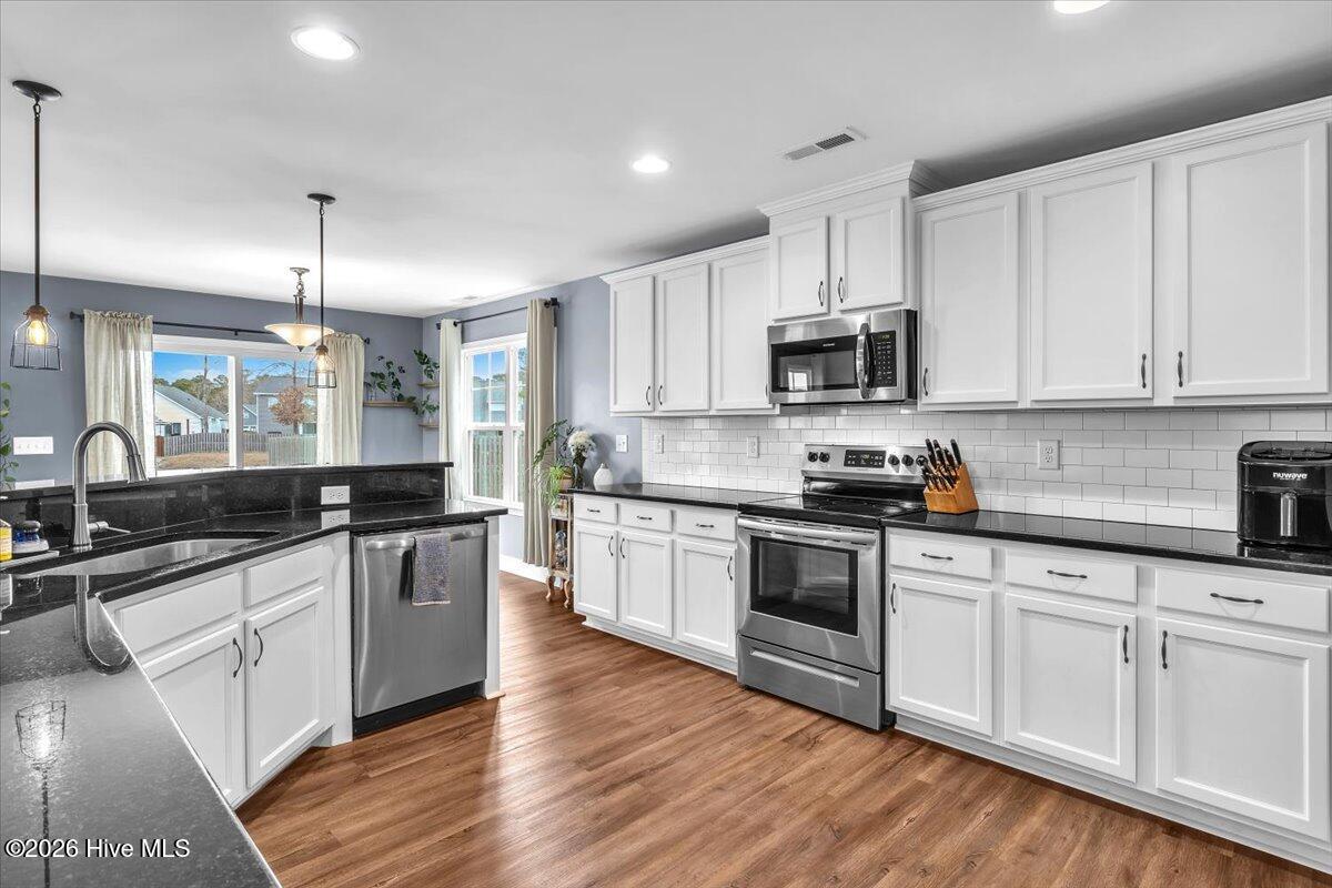 100558740 | Photo 12