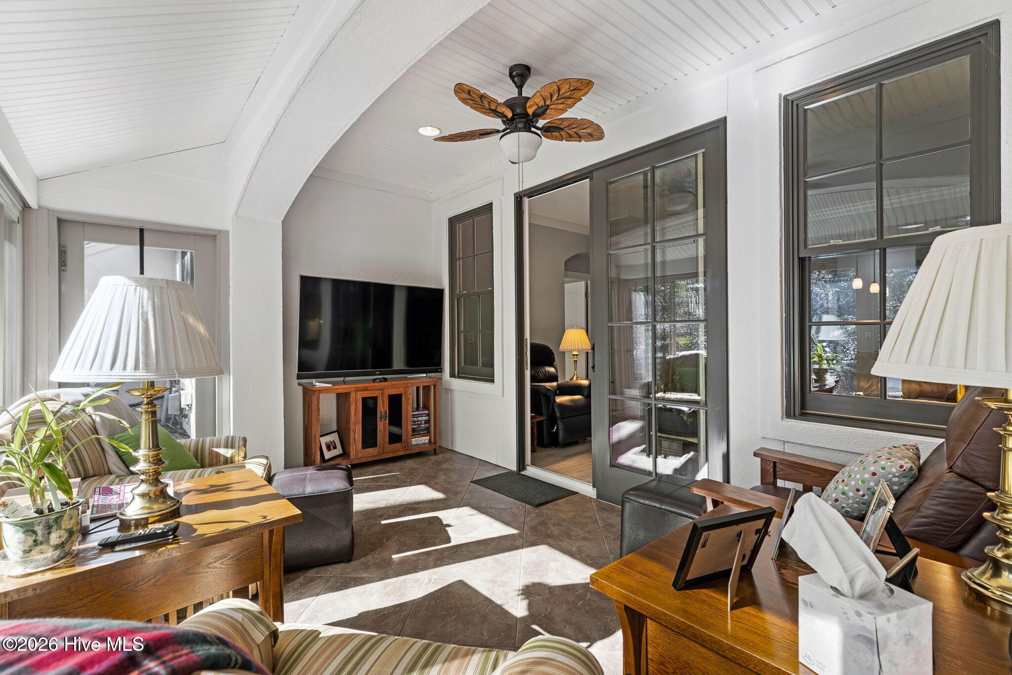 100551308 | Photo 38