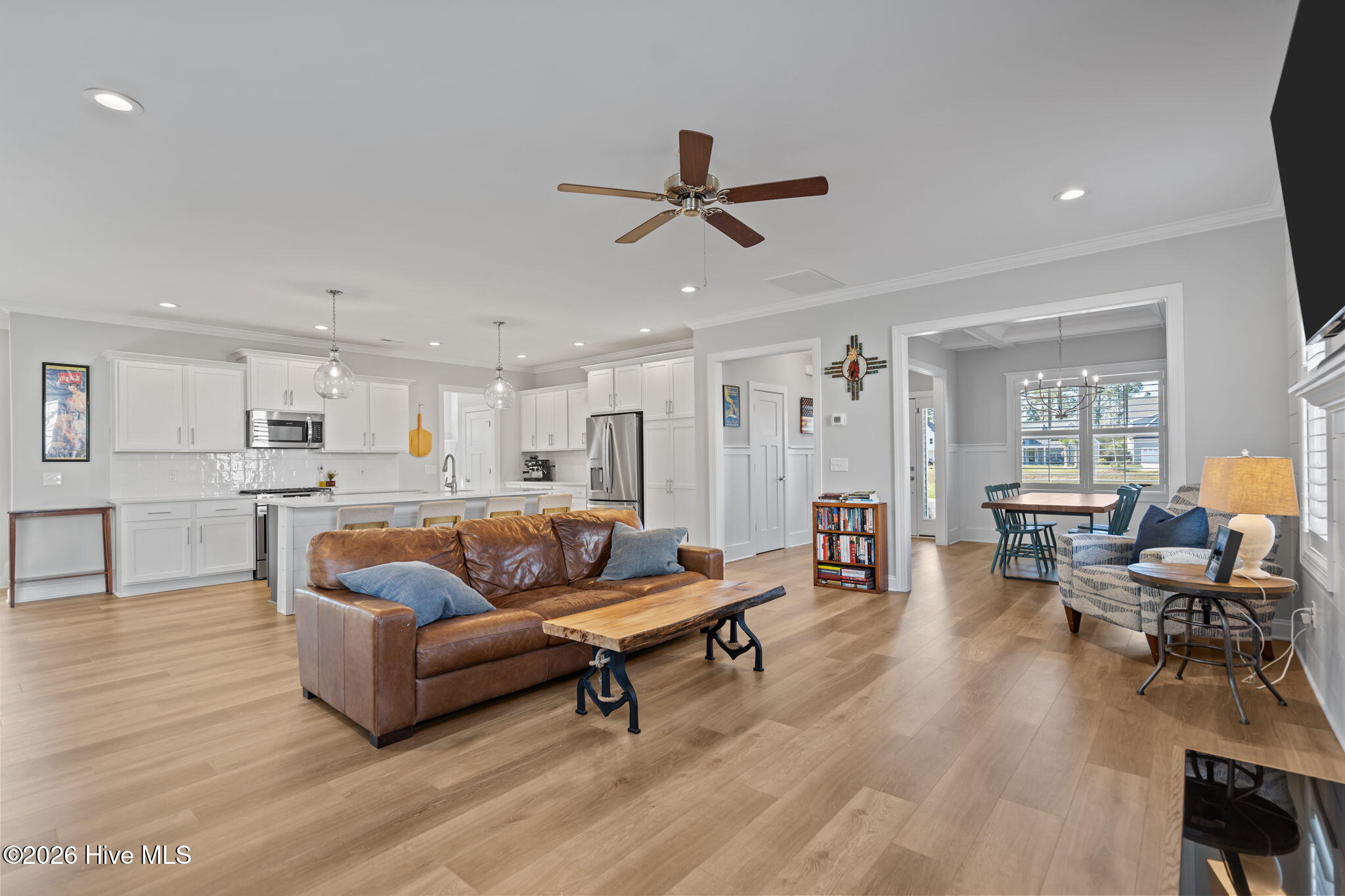 100562064 | Photo 13