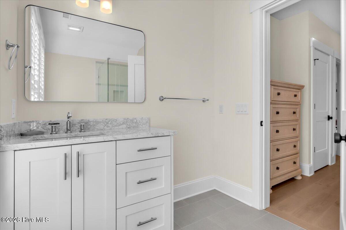 100563677 | Photo 48