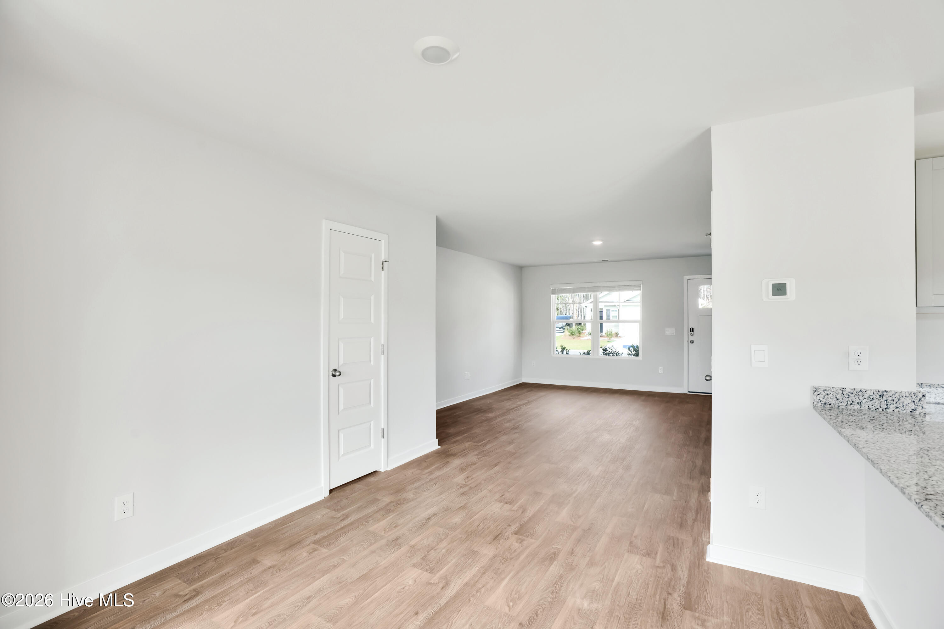 100533680 | Photo 12