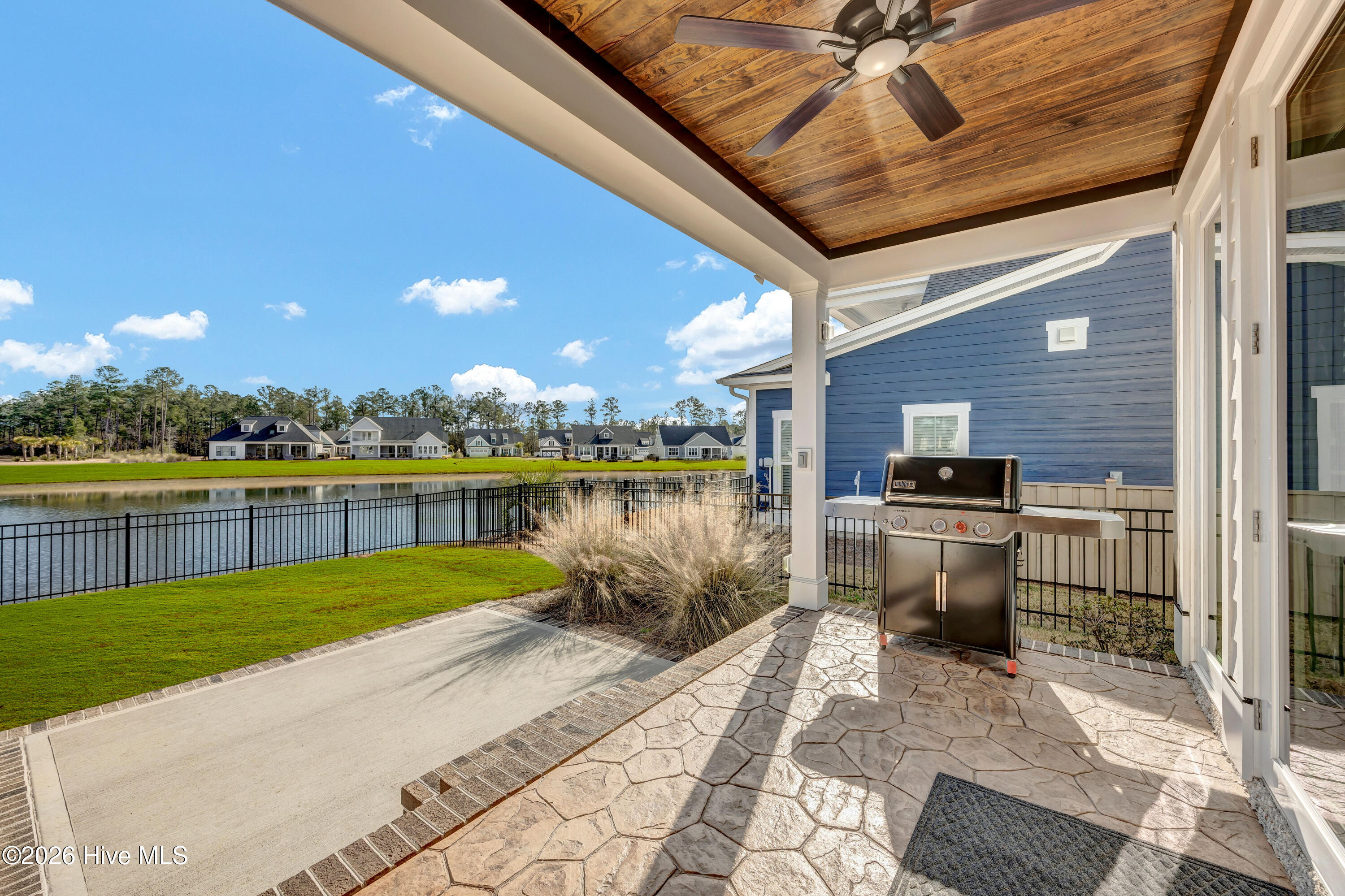 100564119 | Photo 43