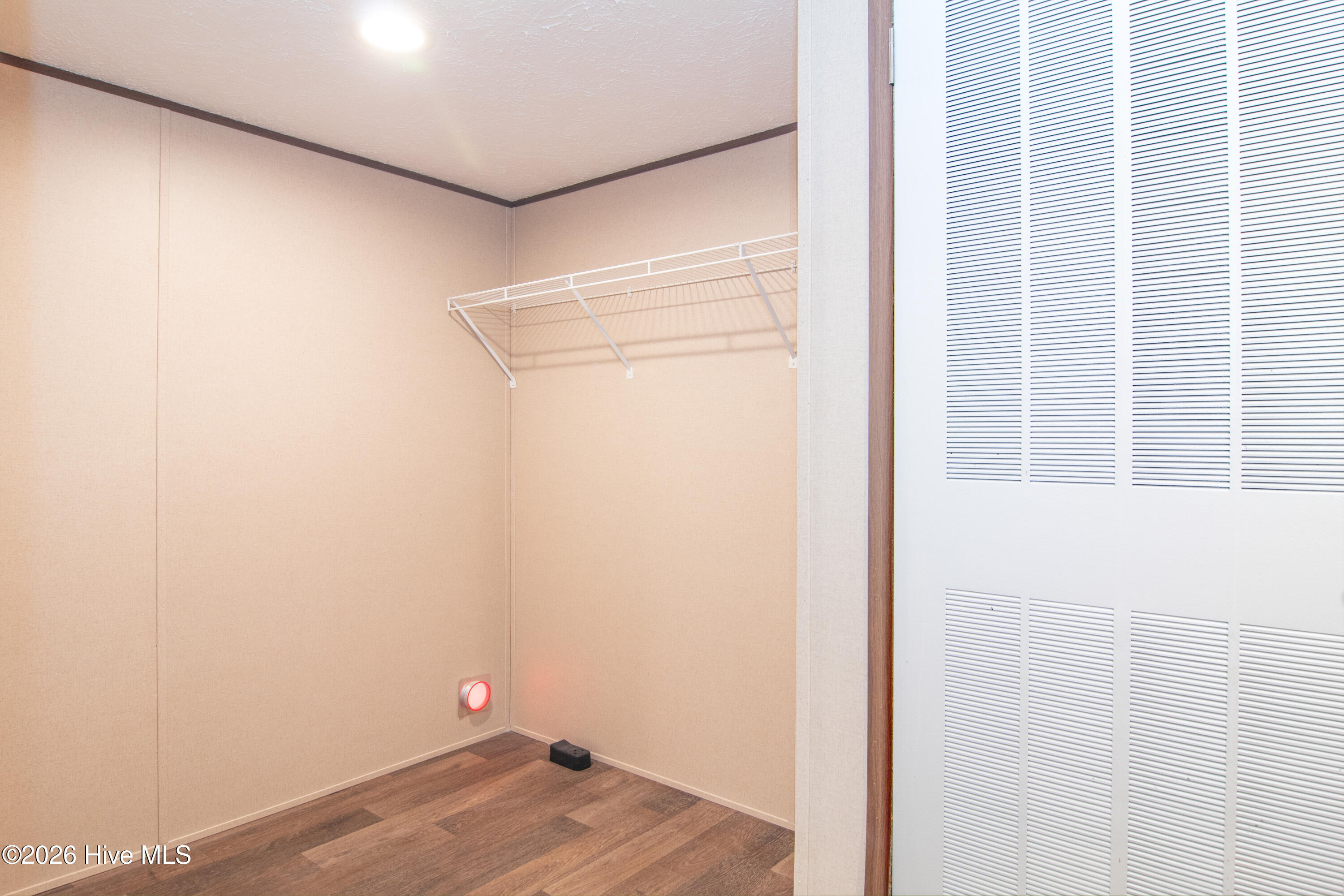 100563210 | Photo 28