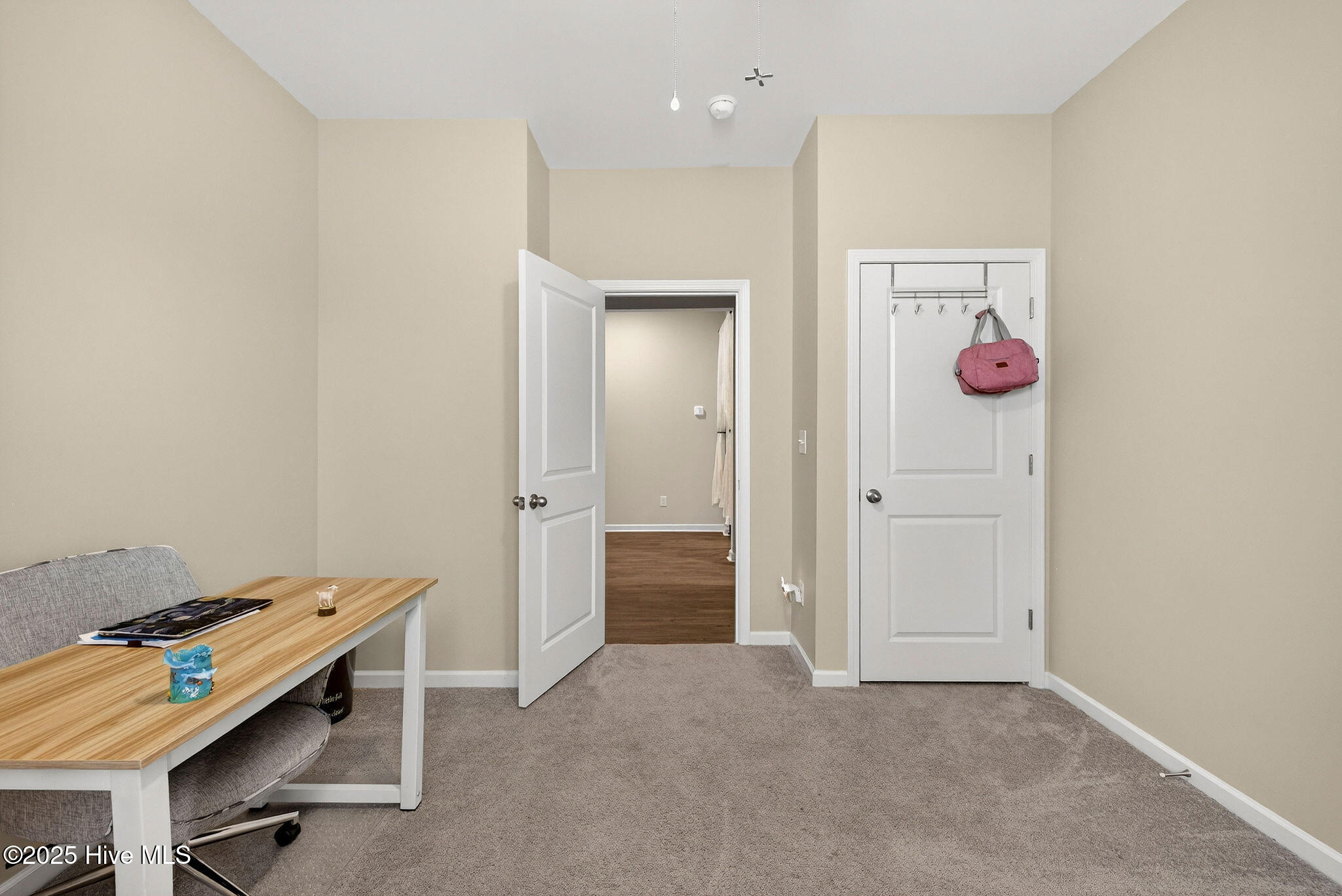 100543614 | Photo 28